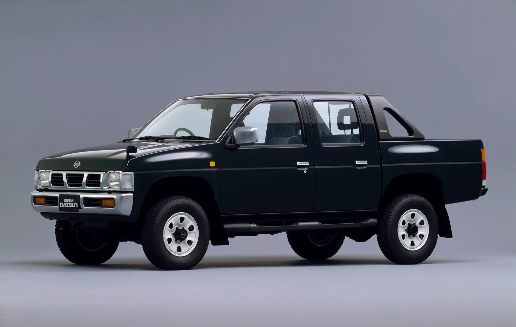 Nissan_Pick_Up_1_generation__Pickup_double-cab__3.jpg