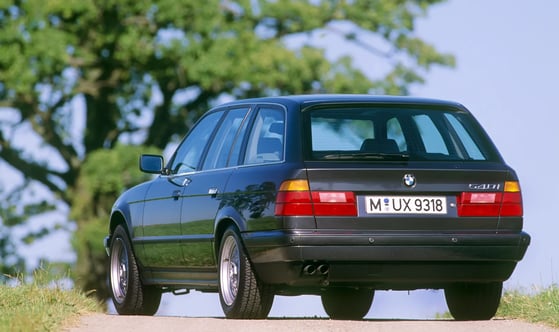BMW_5_series_3_generation__Estate_5-door__2.jpg