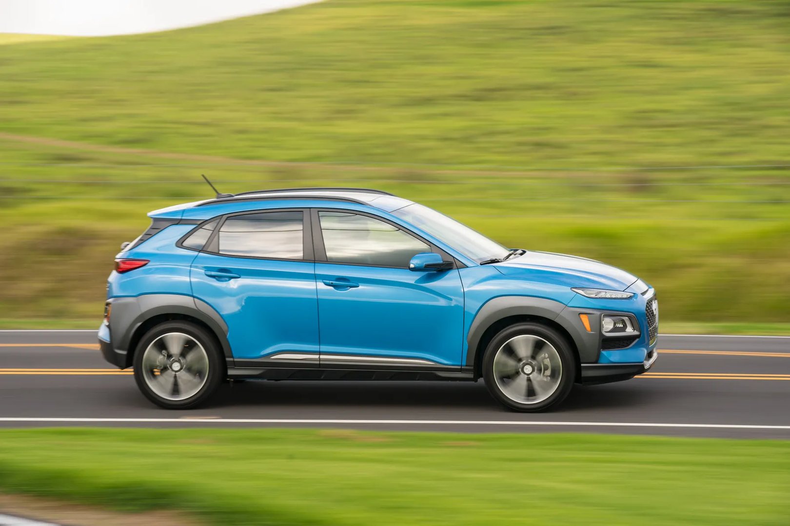 Hyundai_Kona_1_generation__SUV_5-doors__8.jpg