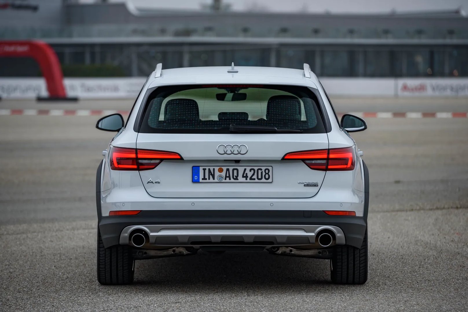 Audi_A4_allroad_2_generation__Estate_5-door__12.jpg
