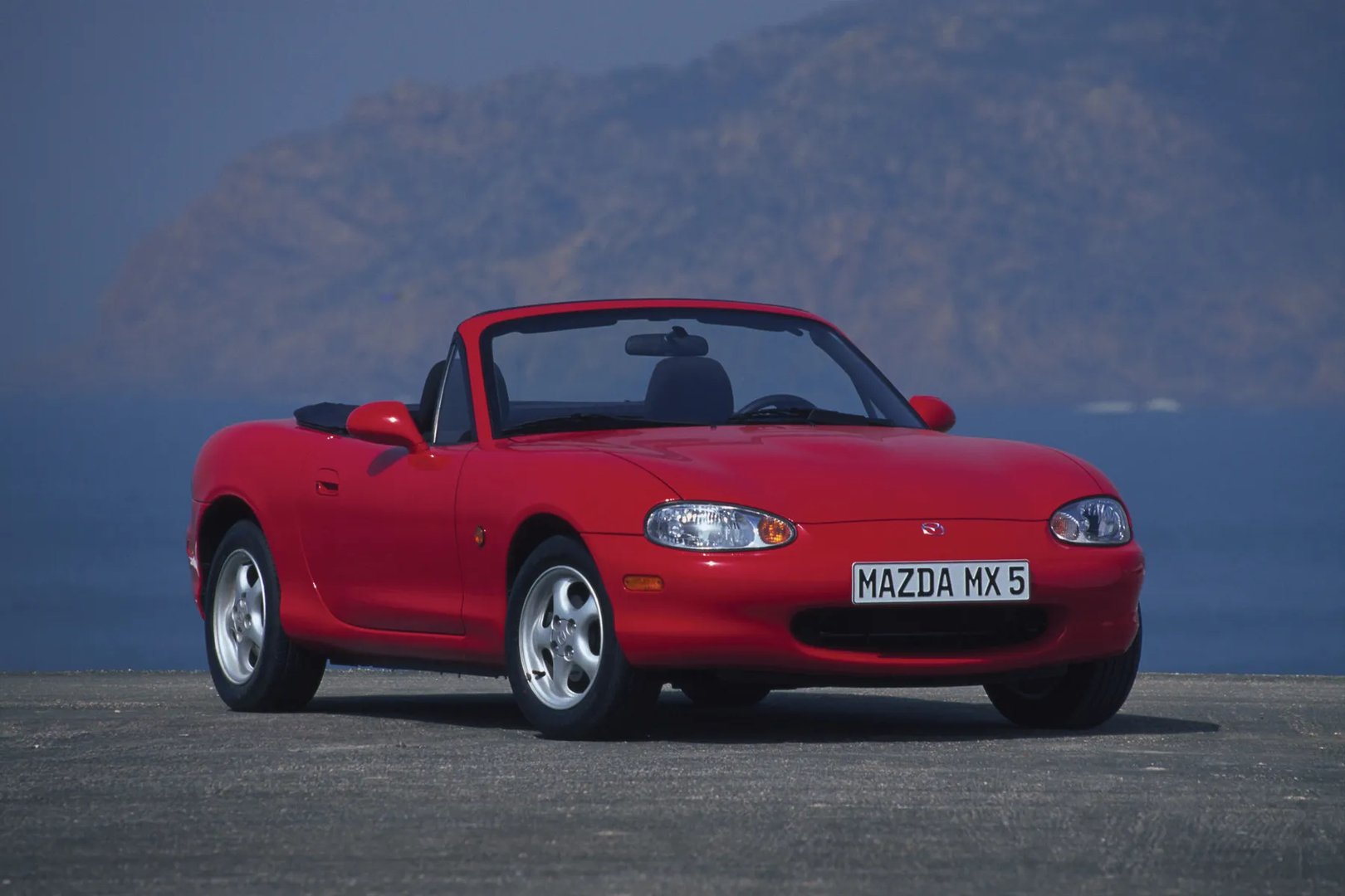 Mazda_MX-5_2_generation__Roadster__6.jpg