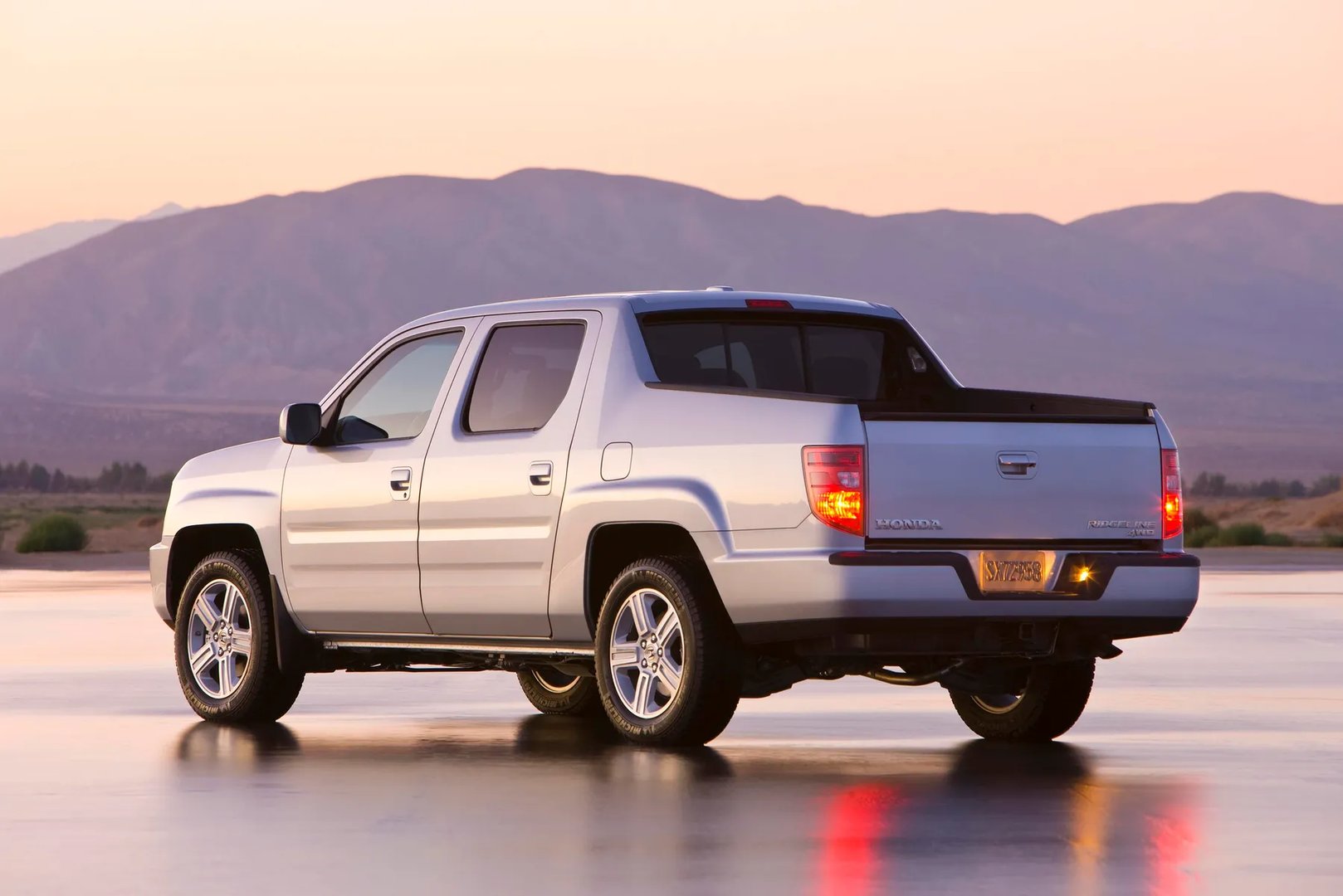 Honda_Ridgeline_1_generation_restyling__Pickup_double-cab__3.jpg