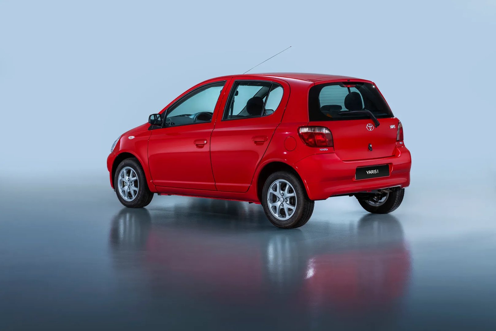 Toyota_Yaris_1_generation__Mini_5-doors__2.jpg