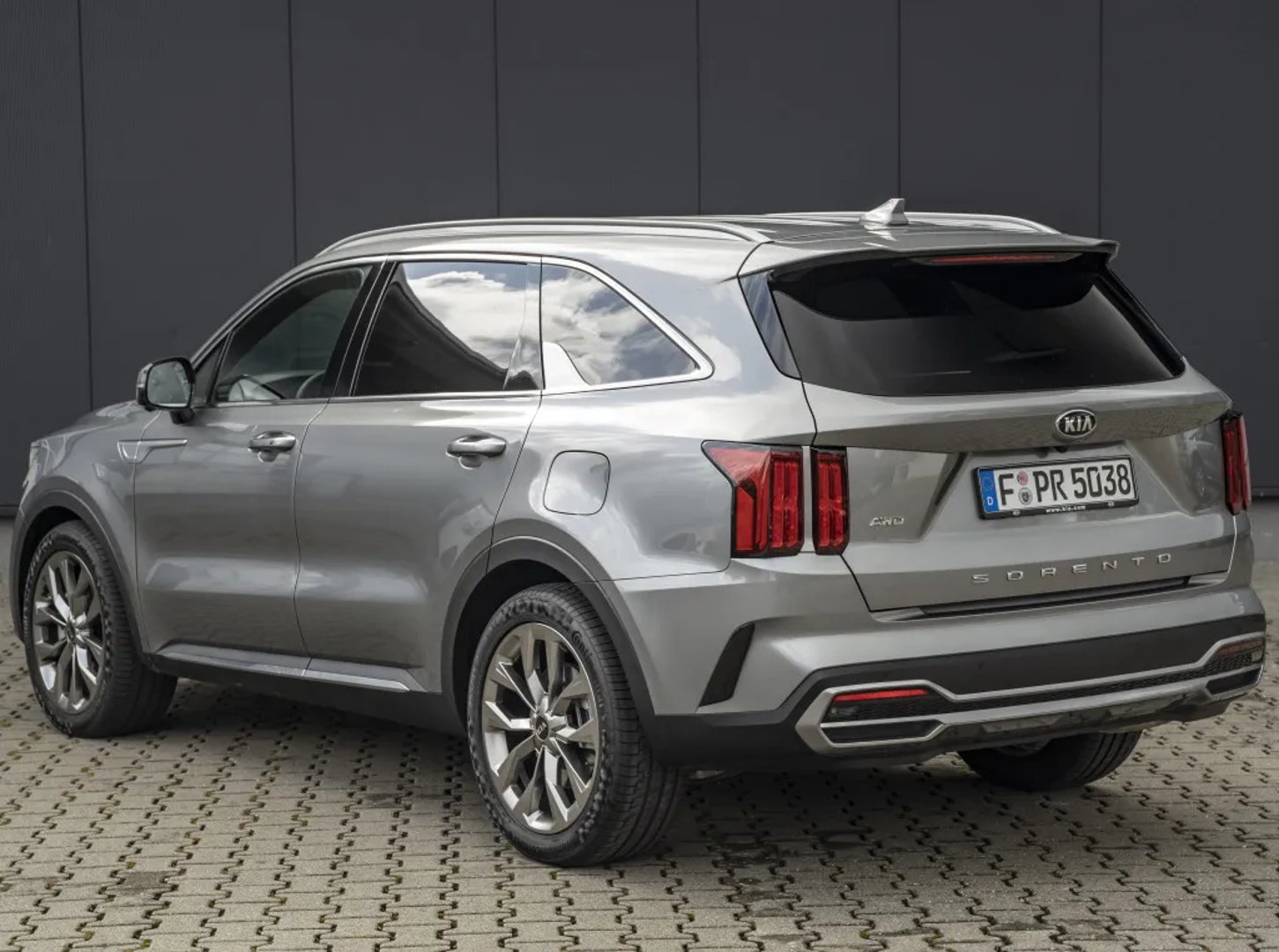 Kia_Sorento_4_generation__SUV_5-doors__4.jpg
