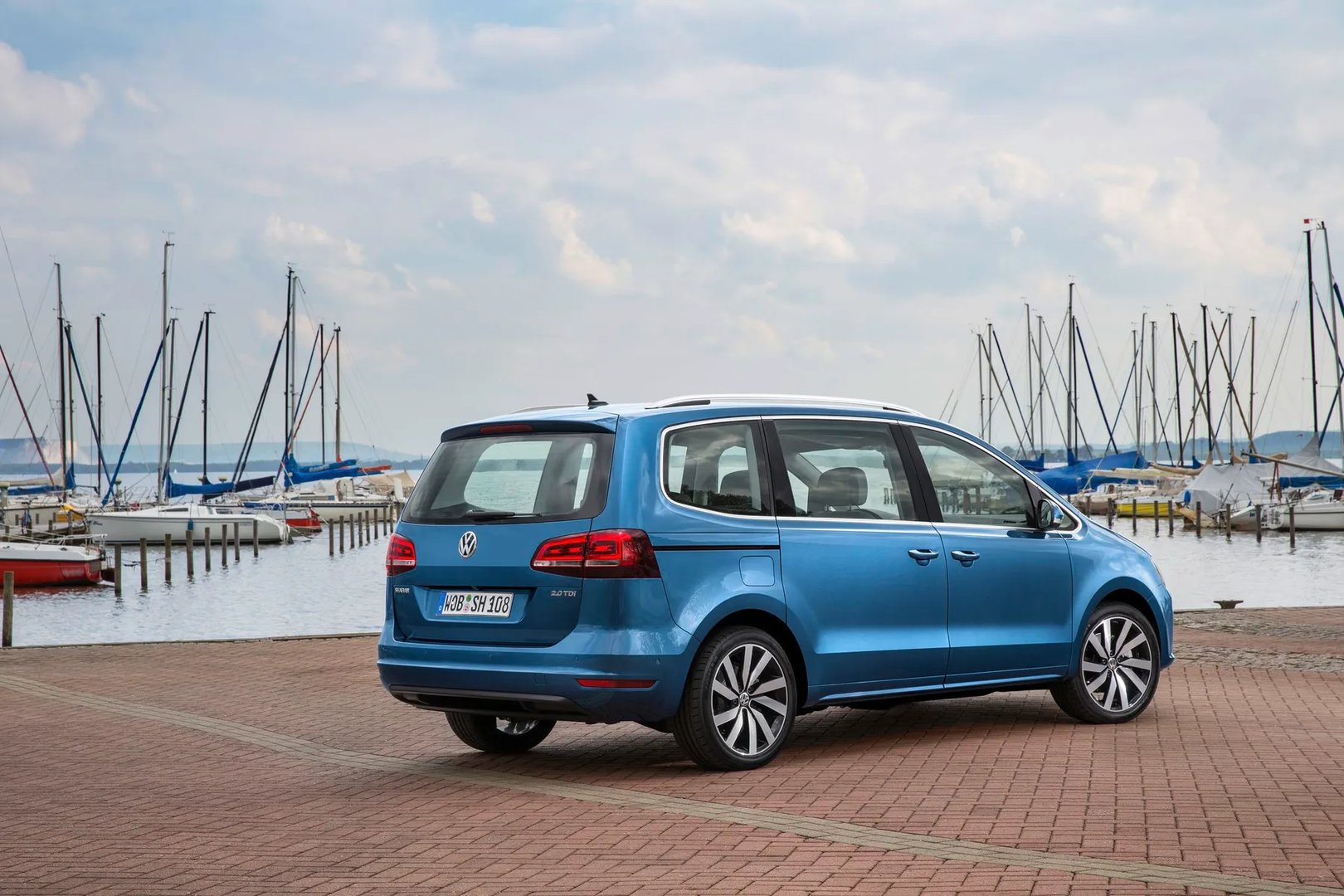 Volkswagen_Sharan_2_generation_restyling__Minivan__13.jpg