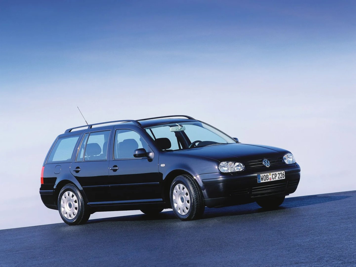 Volkswagen_Golf_4_generation__Estate_5-door__11.jpg