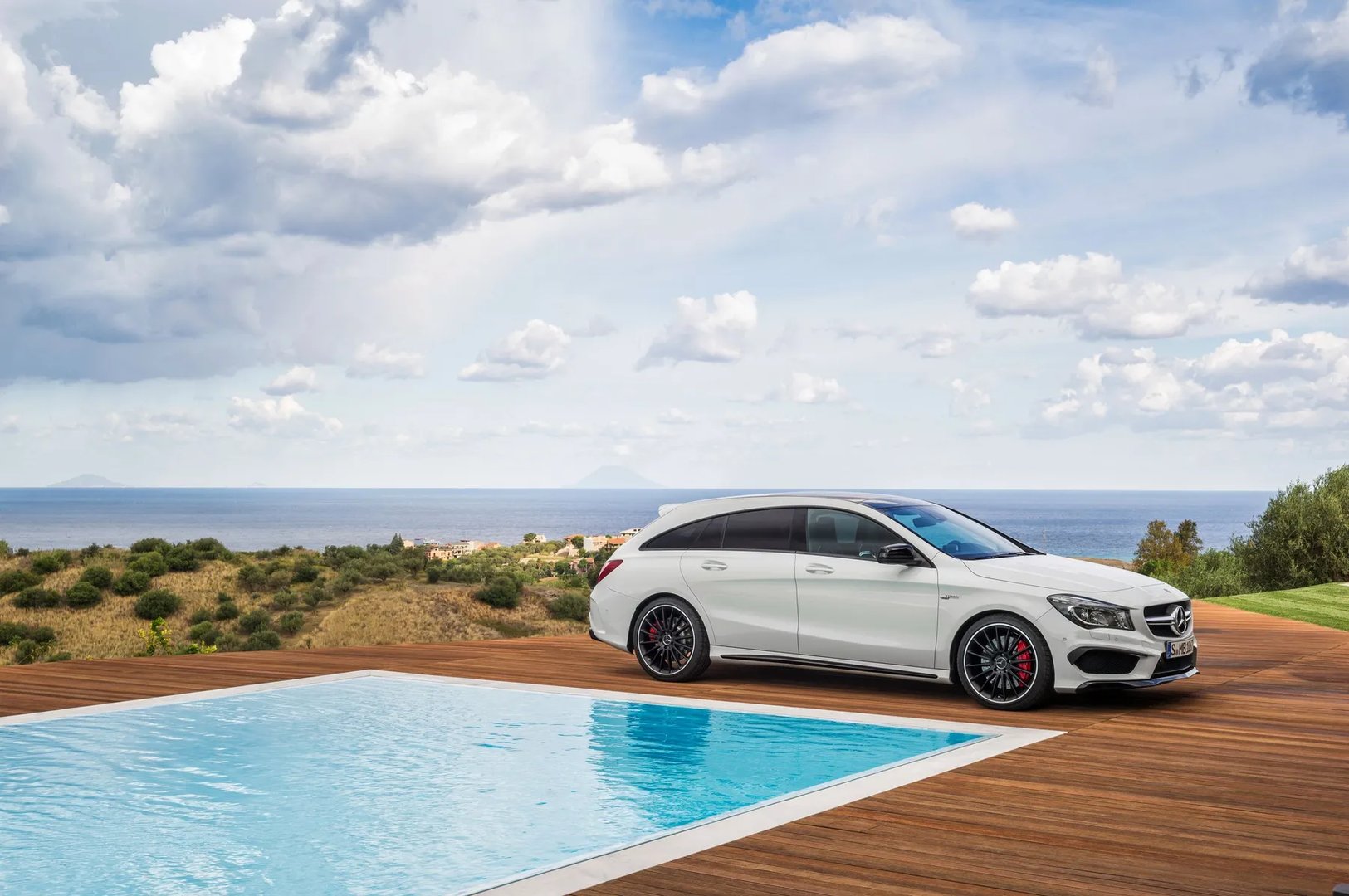 Mercedes_CLA_AMG_1_generation__Estate_5-door__10.jpg