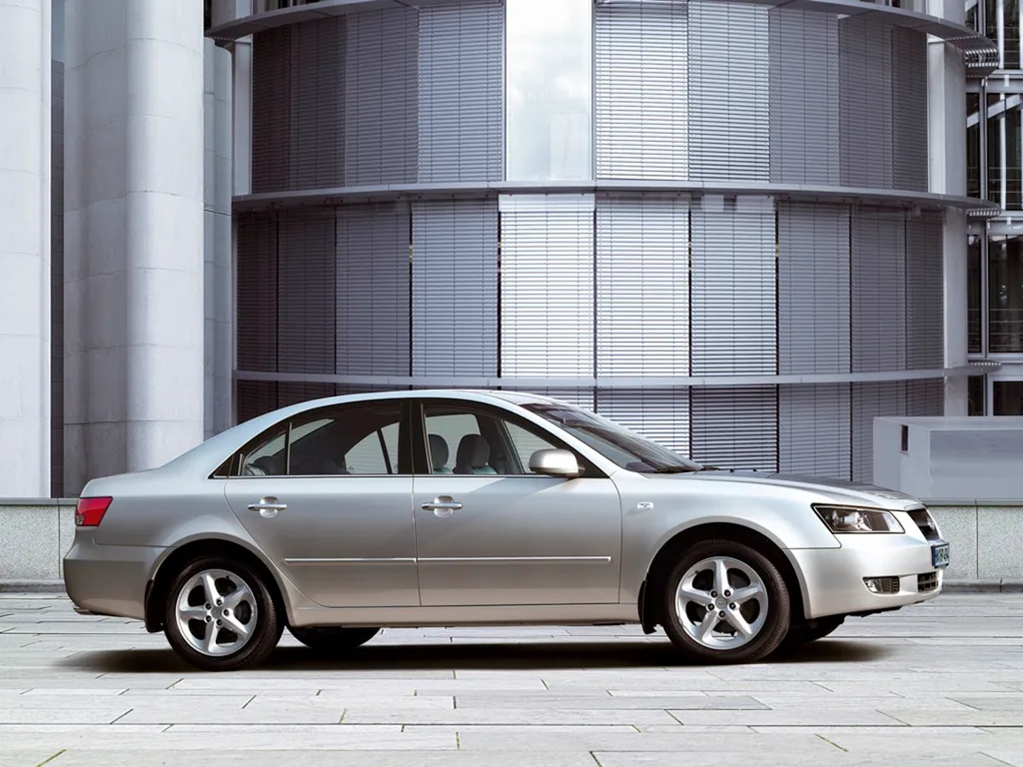 Hyundai_Sonata_5_generation__Sedan__6.jpg