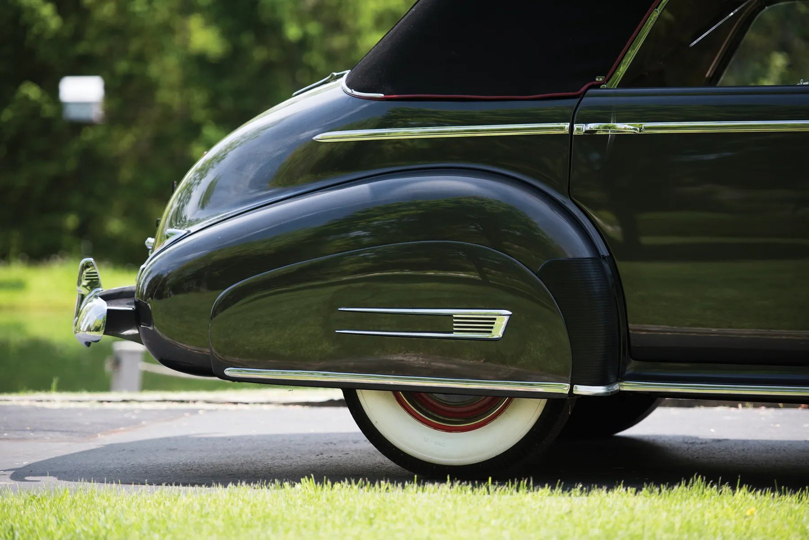 Buick_Roadmaster_3_generation__Phaeton__9.jpg