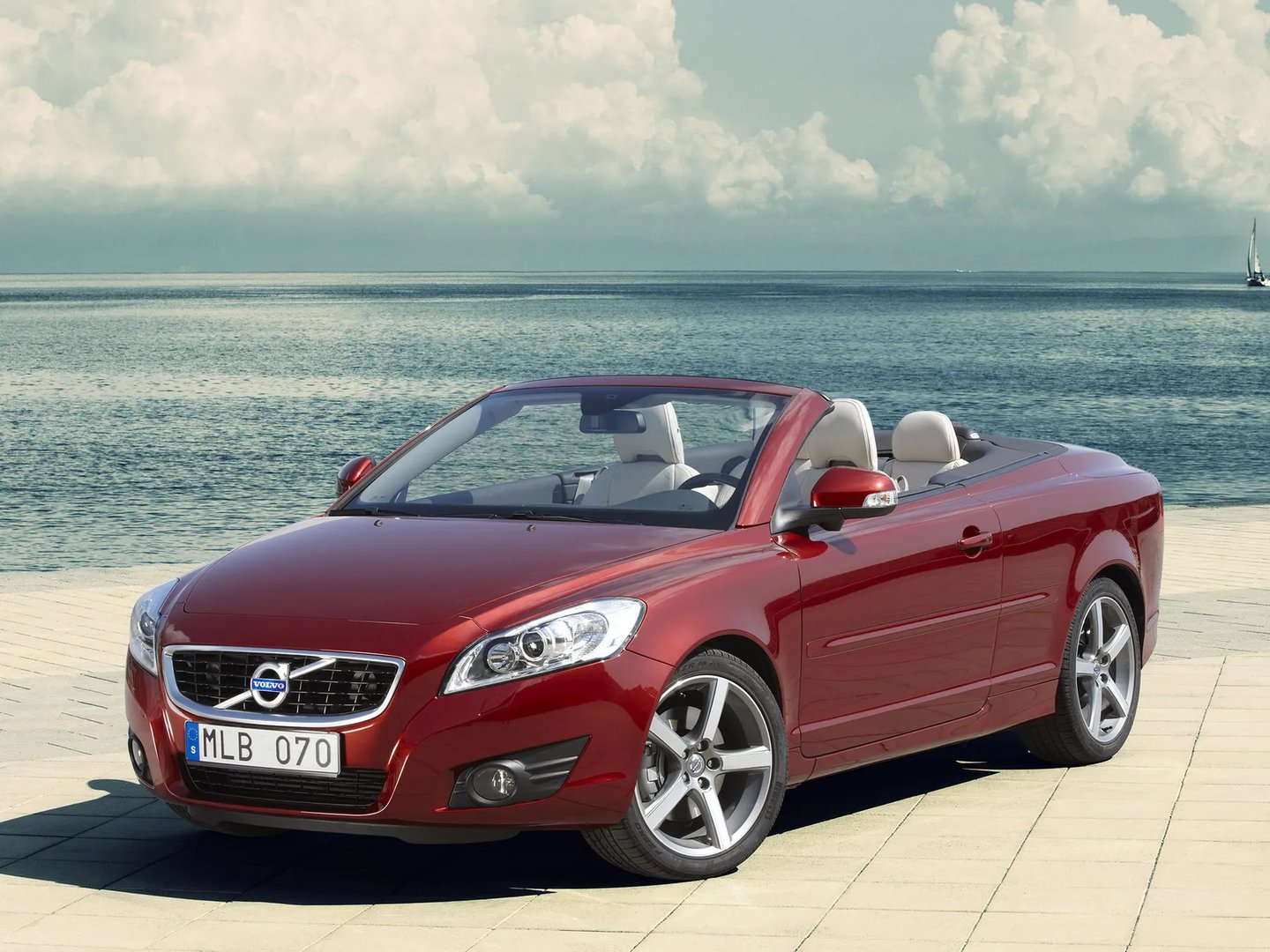 Volvo_C70_2_generation_restyling__Cabrio__4.jpg