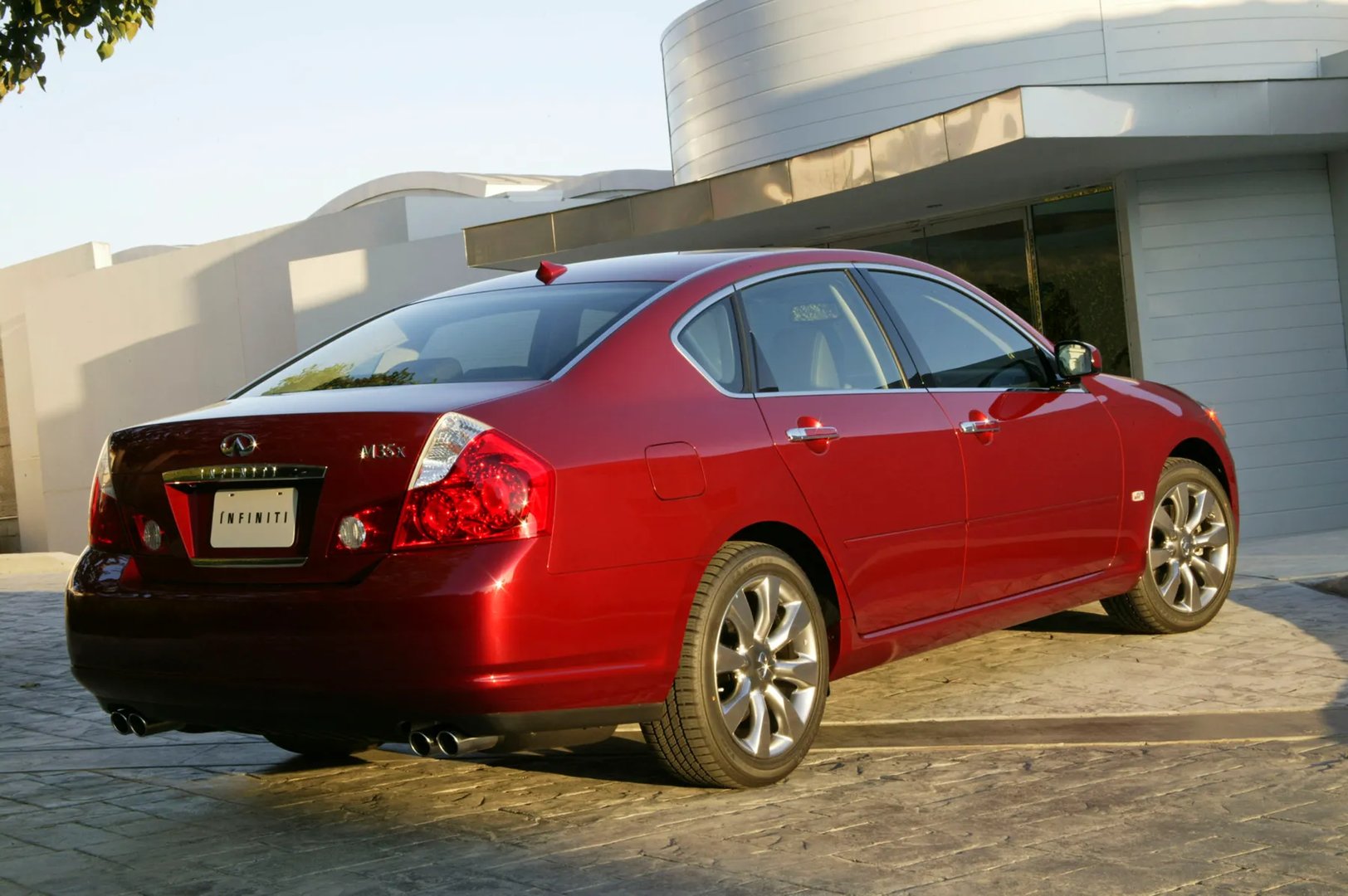 Infiniti_M_3_generation__Sedan__6.jpg