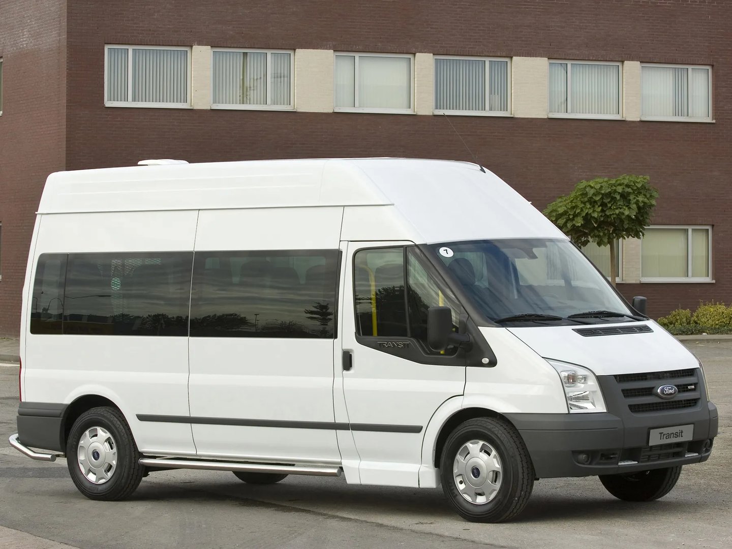 Ford_Transit_3_generation_restyling__Minibus_Long__5.jpg