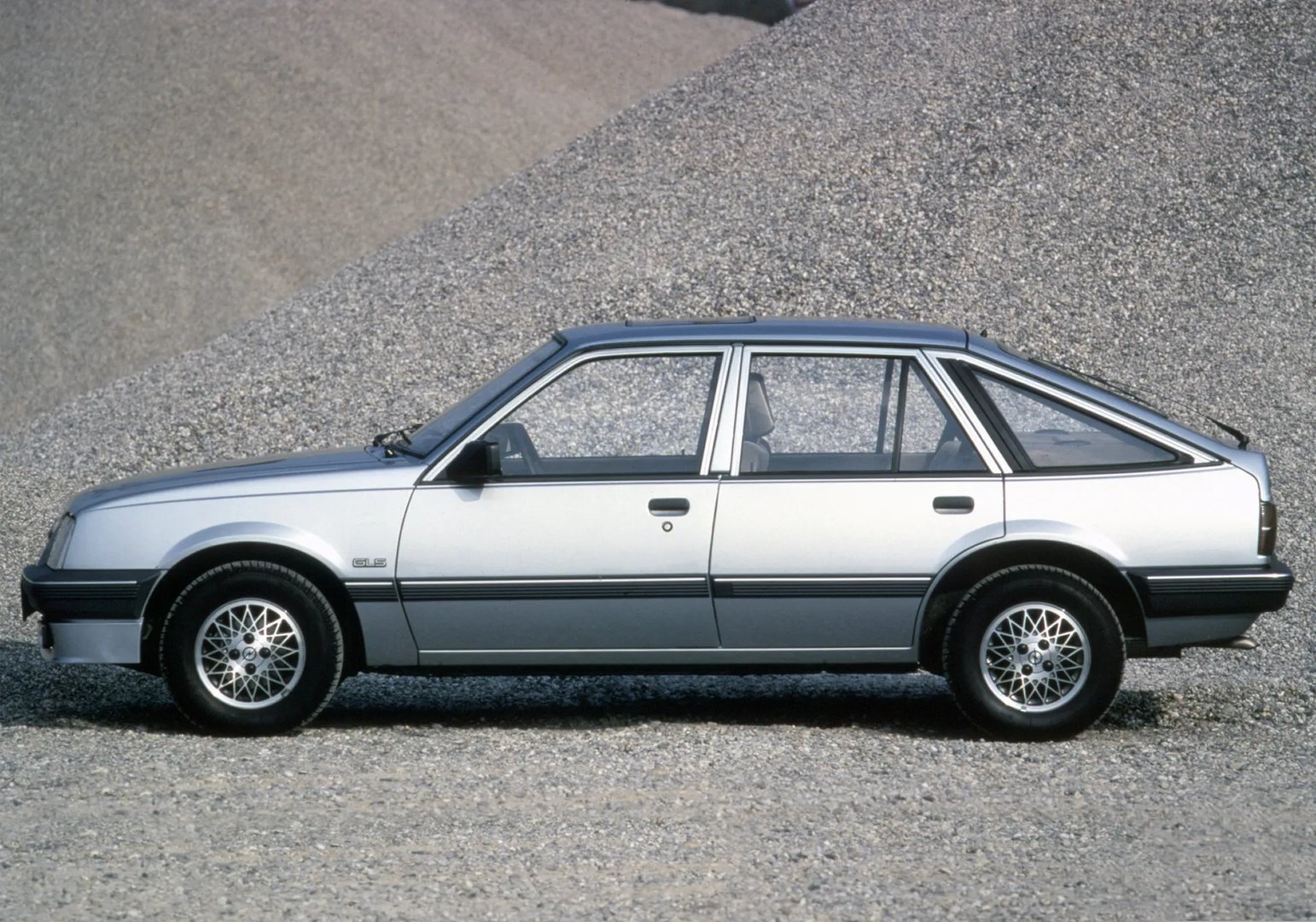Opel_Ascona_3_generation__Hatchback_5-door__2.jpg