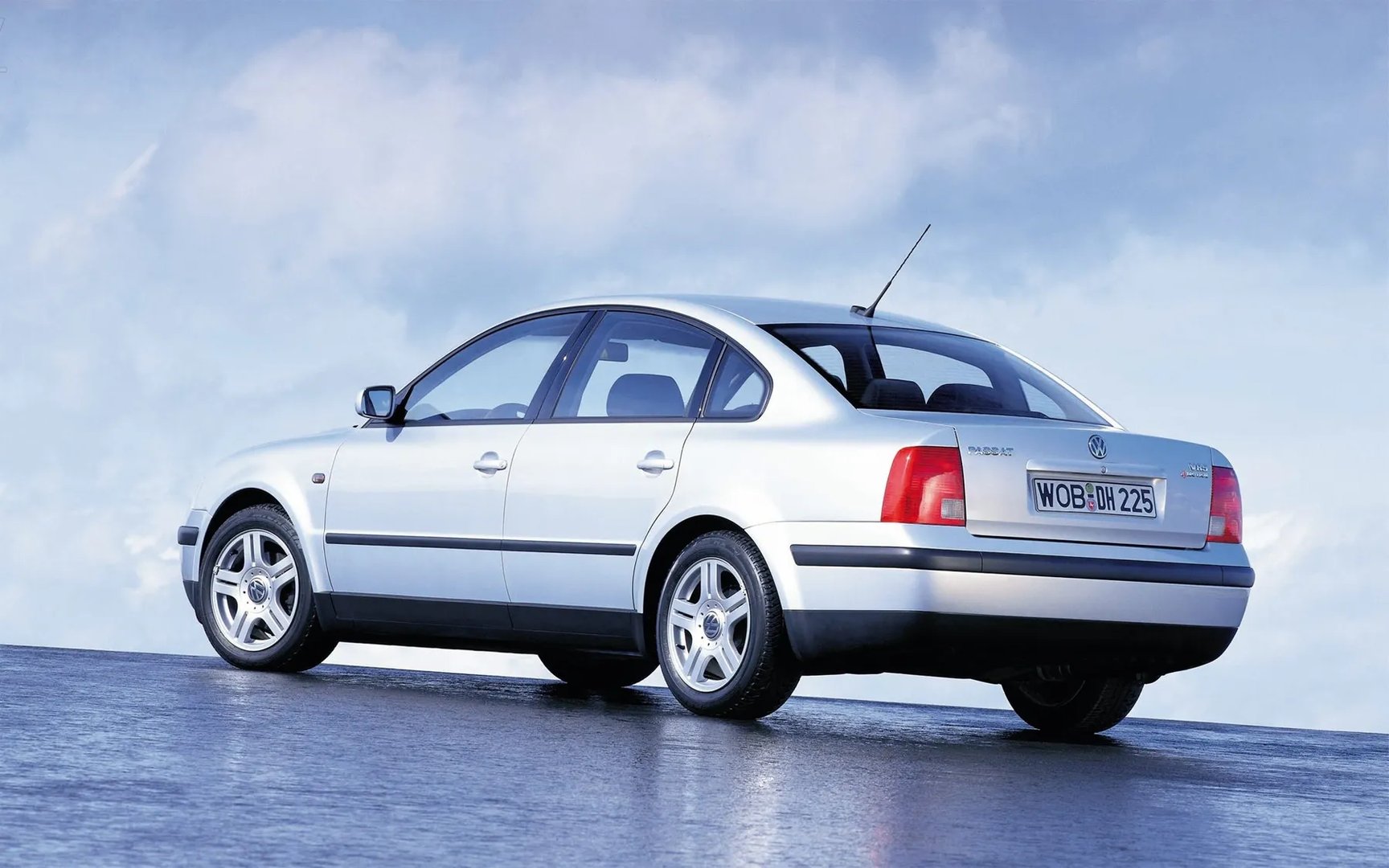 Volkswagen_Passat_5_generation__Sedan__5.jpg