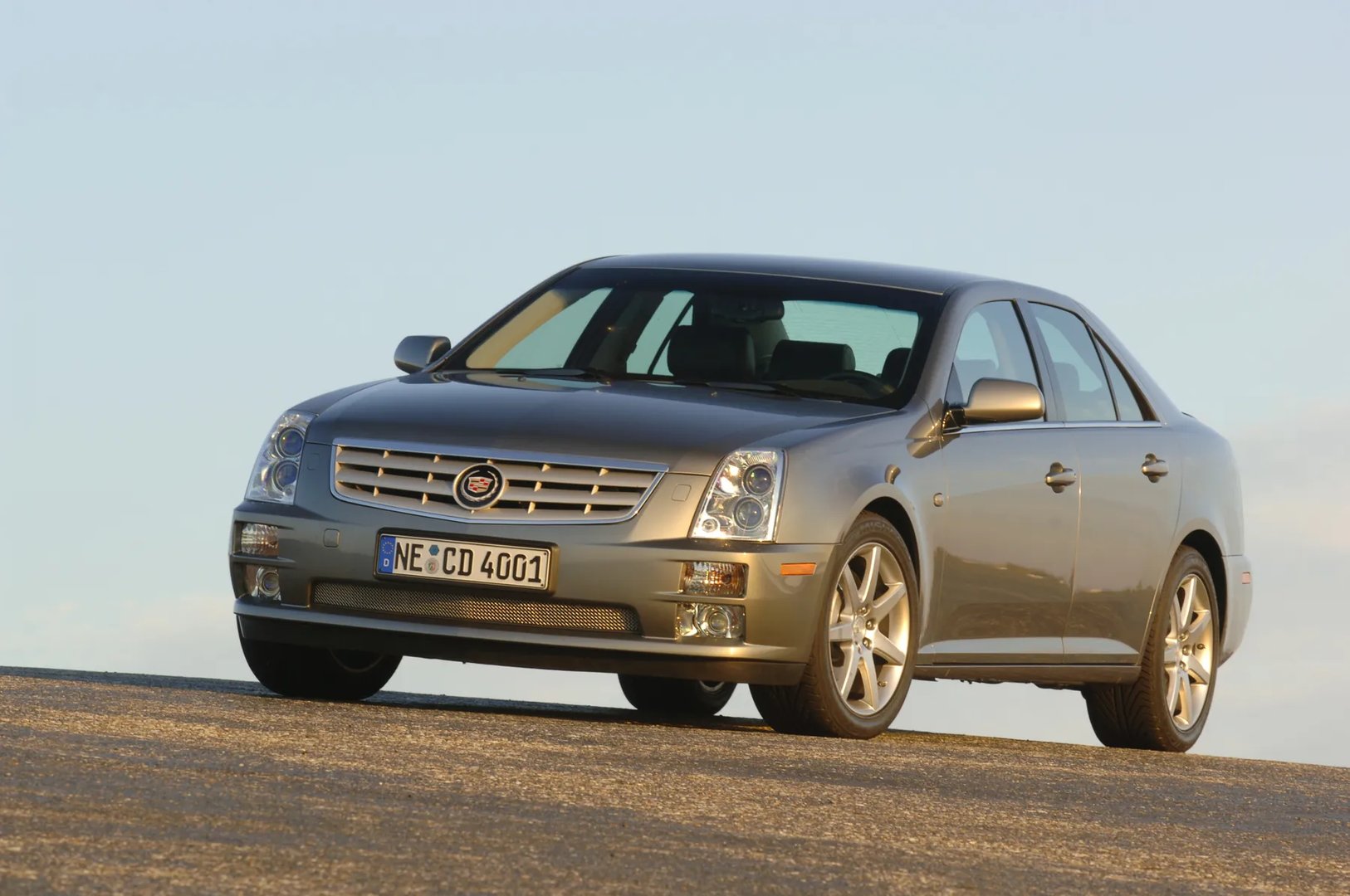 Cadillac_STS_1_generation__Sedan__4.jpg