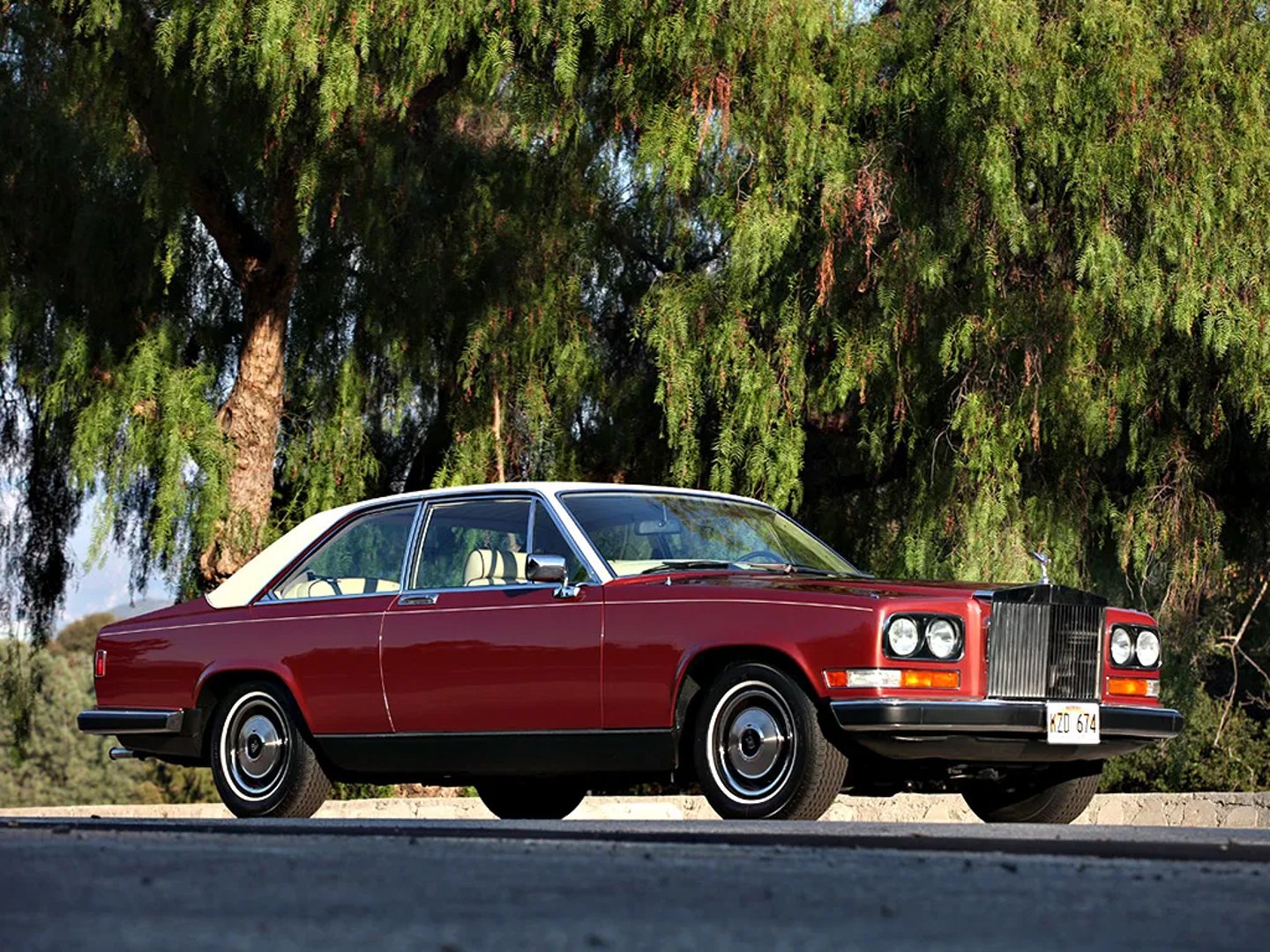 Rolls-Royce_Camargue_1_generation__Sedan_2-doors__9.jpg
