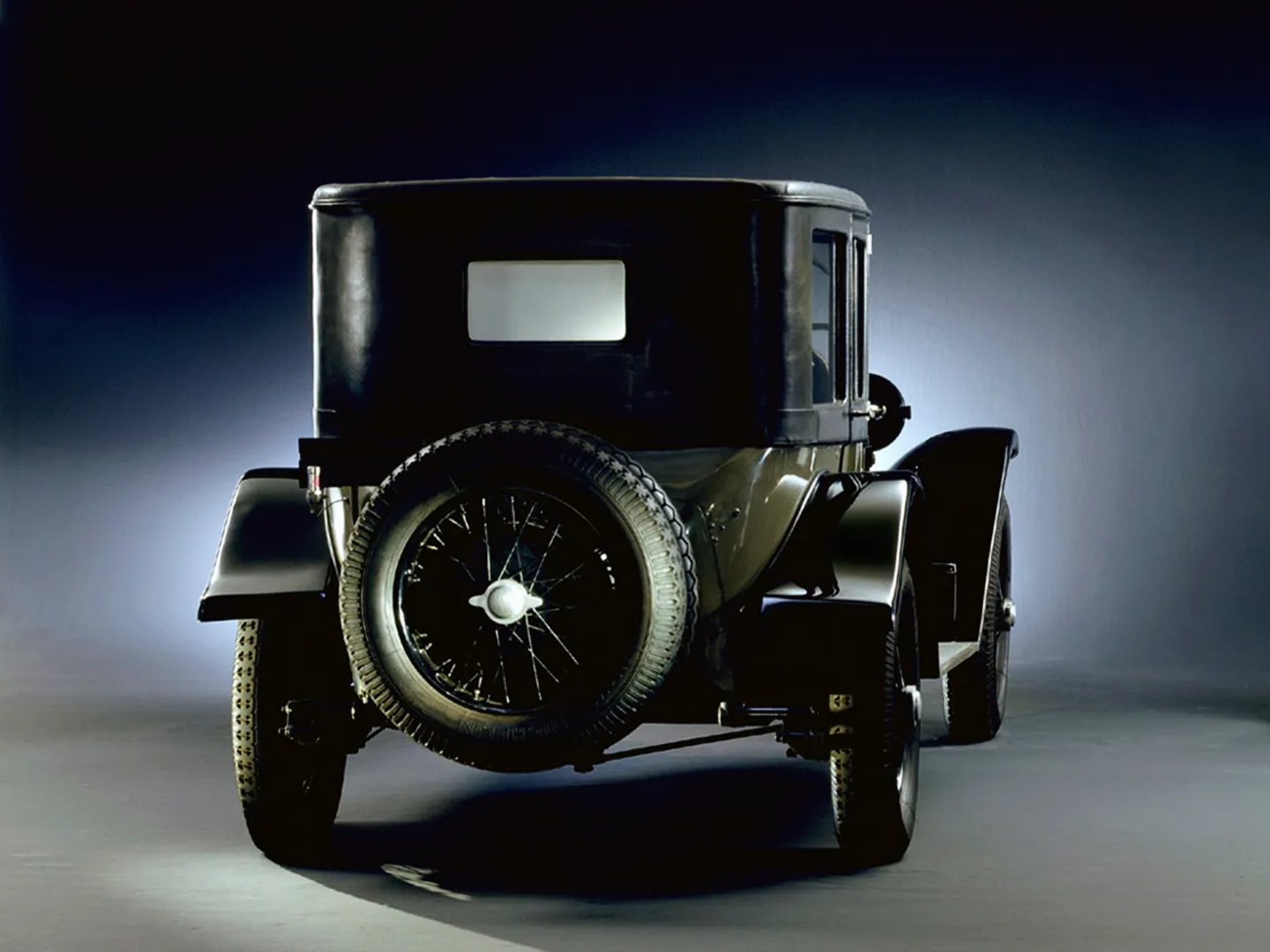 Lancia_Lambda_1_generation__Sedan__3.jpg