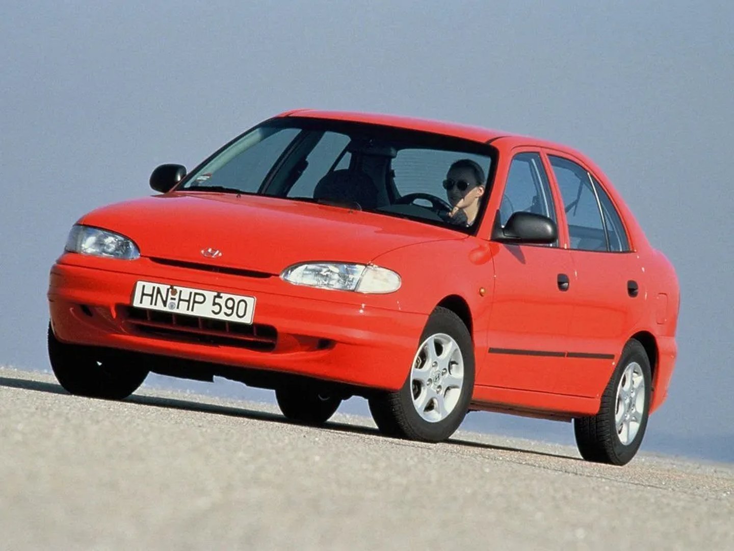 Hyundai_Verna_1_generation__Hatchback_5-door__main.jpg