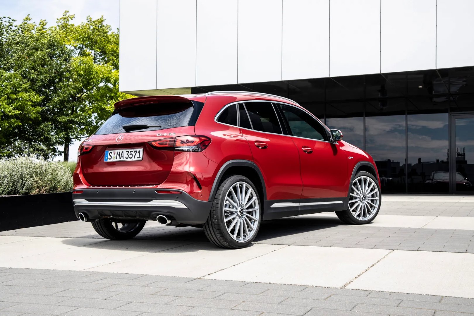 Mercedes_GLA_AMG_2_generation__SUV_5-doors__9.jpg