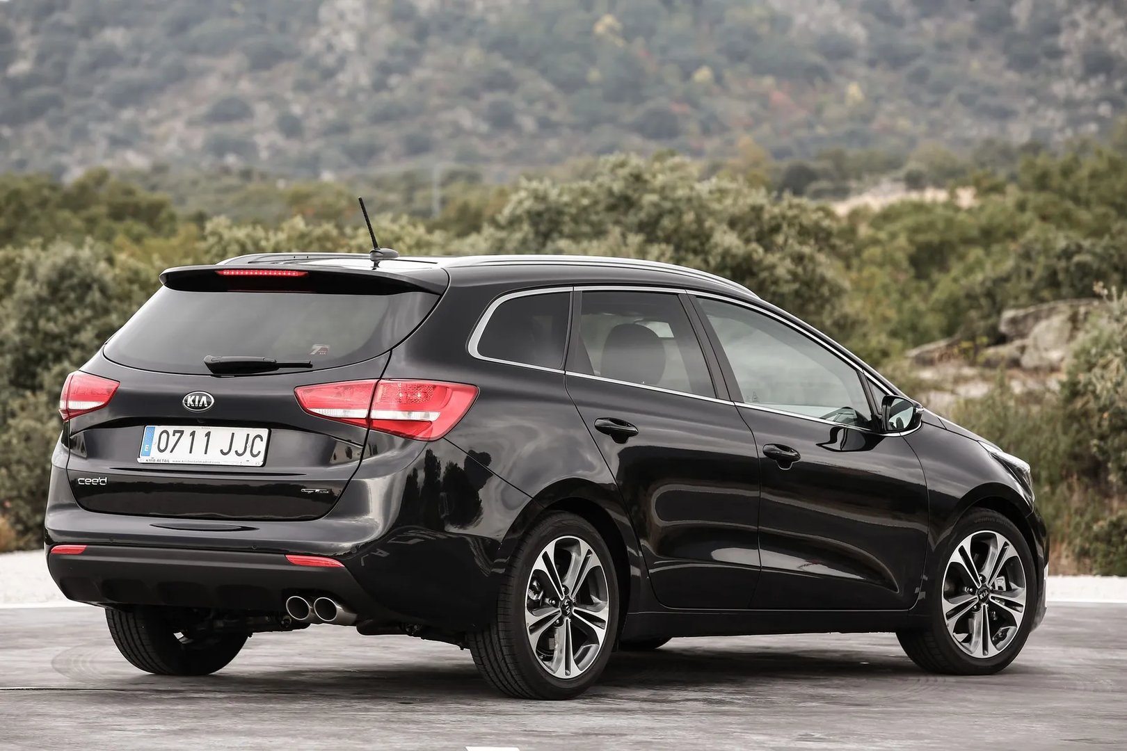Kia_Ceed_2_generation_restyling__Estate_5-door__4.jpg