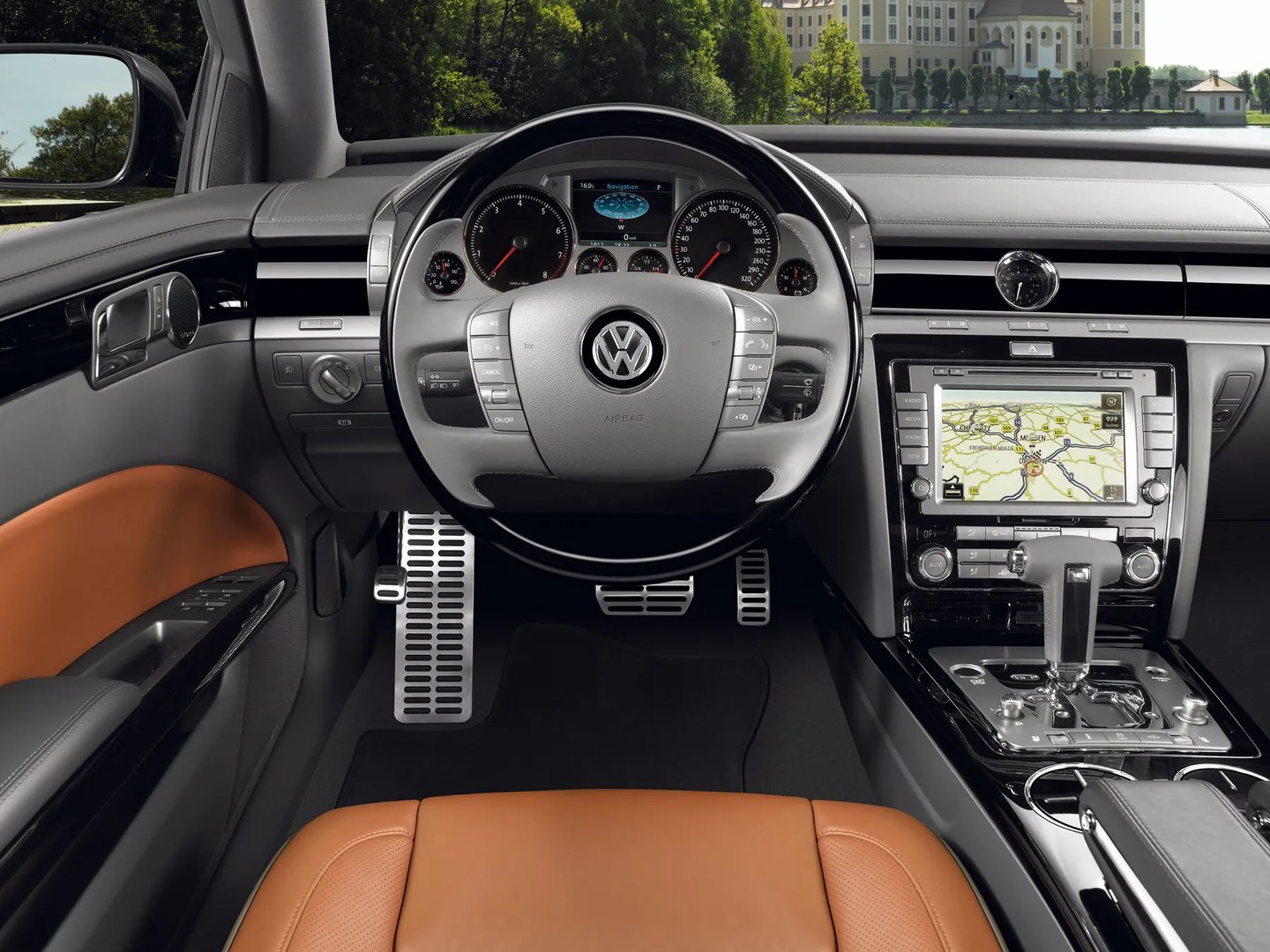Volkswagen_Phaeton_1_generation_restyling_2__Sedan_Long__8.jpg
