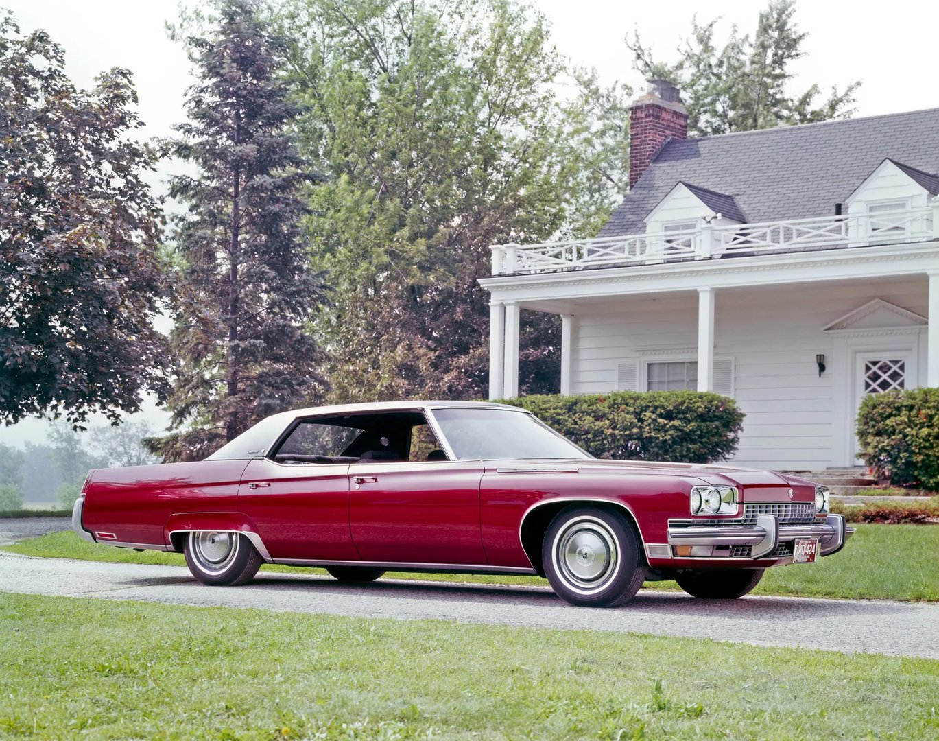 Buick_Electra_4_generation__Sedan_Hardtop__1.jpg