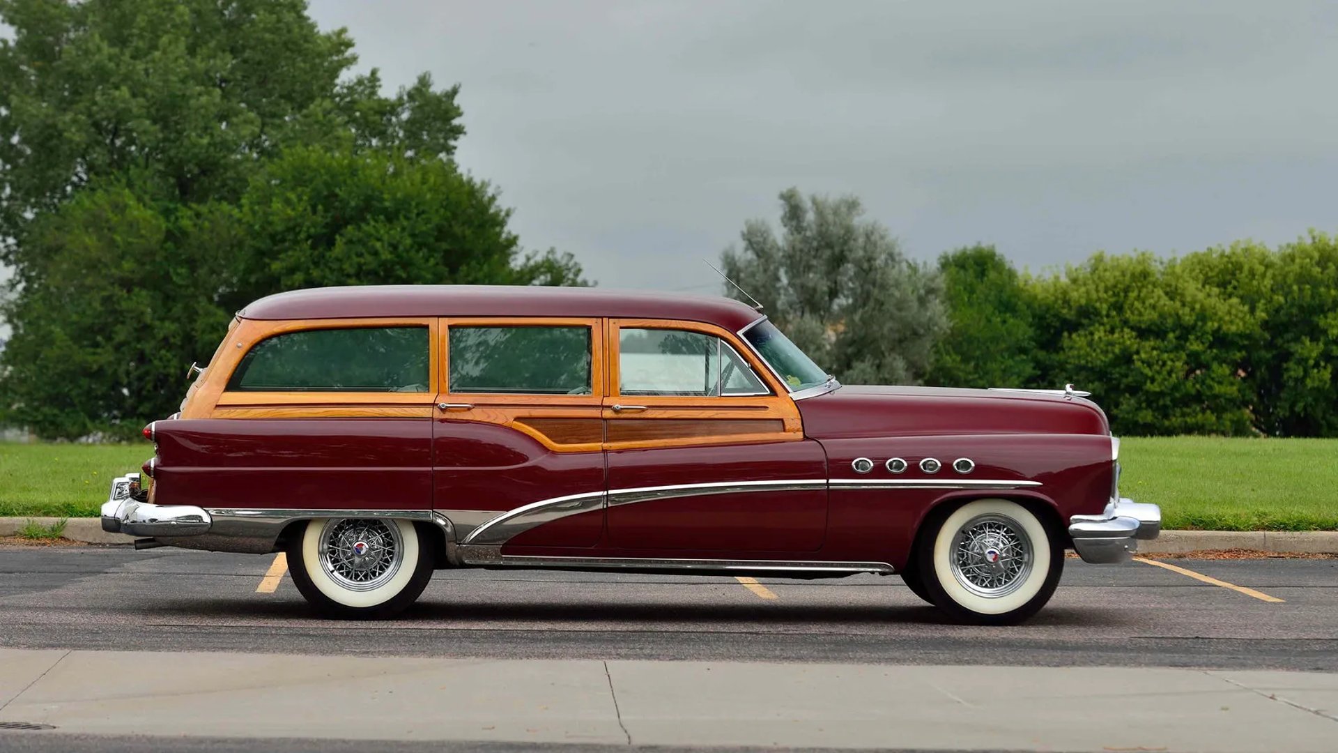 Buick_Roadmaster_5_generation__Estate_5-door__7.jpg