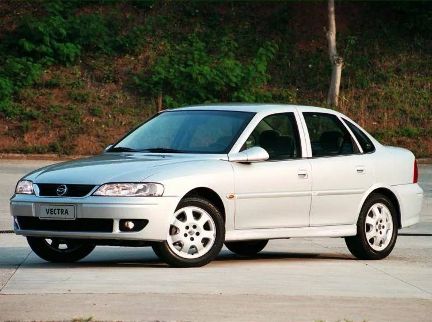Chevrolet_Vectra_1_generation__Sedan__2.jpg