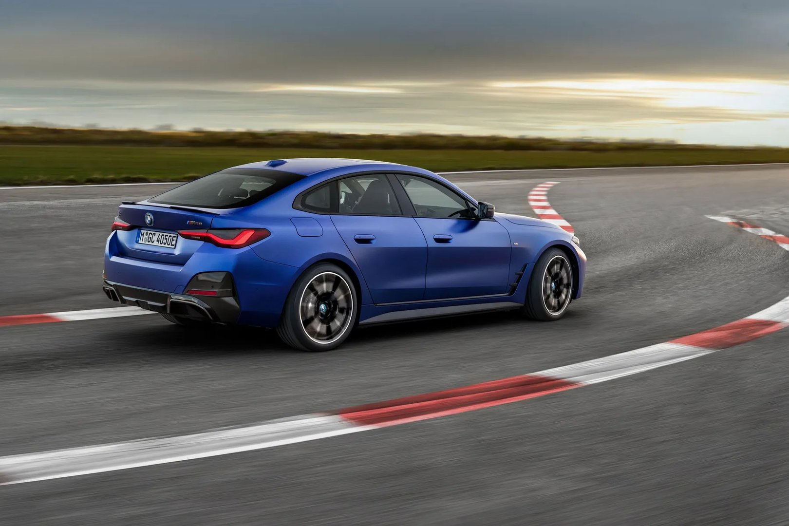BMW_i4_1_generation__Sedan__2.jpg