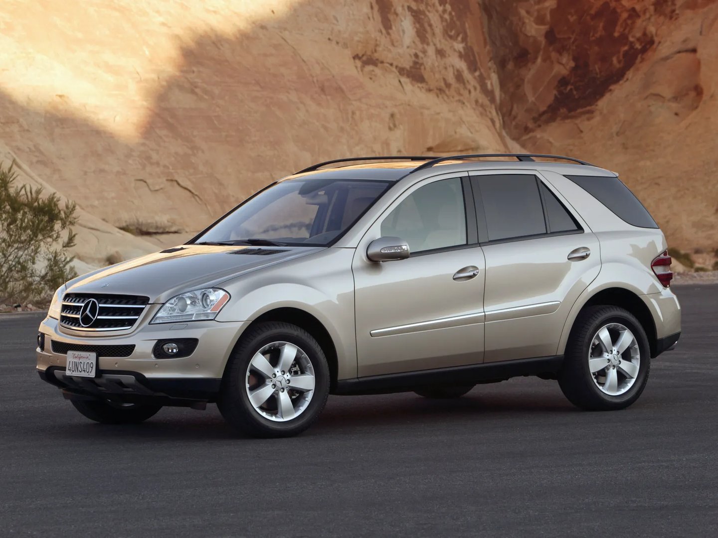 Mercedes_M-Class_2_generation__SUV_5-doors__10.jpg