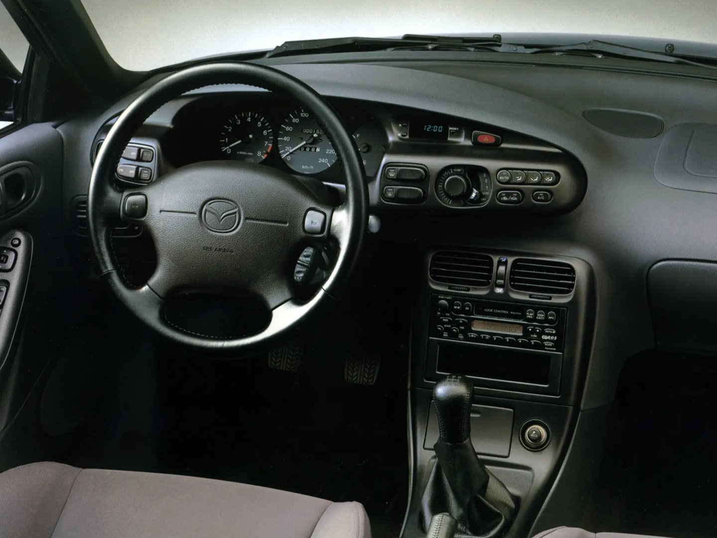 Mazda_Xedos_6_1_generation__Sedan__6.jpg