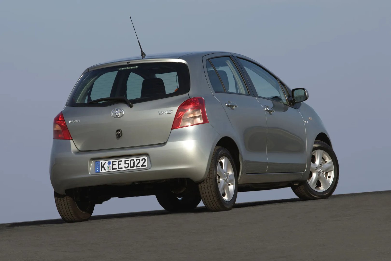 Toyota_Yaris_2_generation__Mini_5-doors__8.jpg