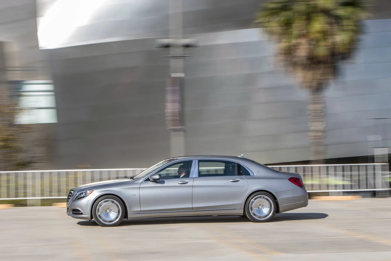 Maybach_S-class_1_generation__Sedan_Long__10.jpg
