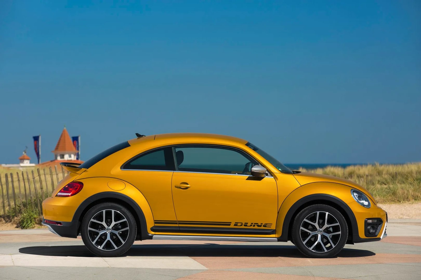 Volkswagen_Beetle_2_generation_restyling__Hatchback_3-door__2.jpg