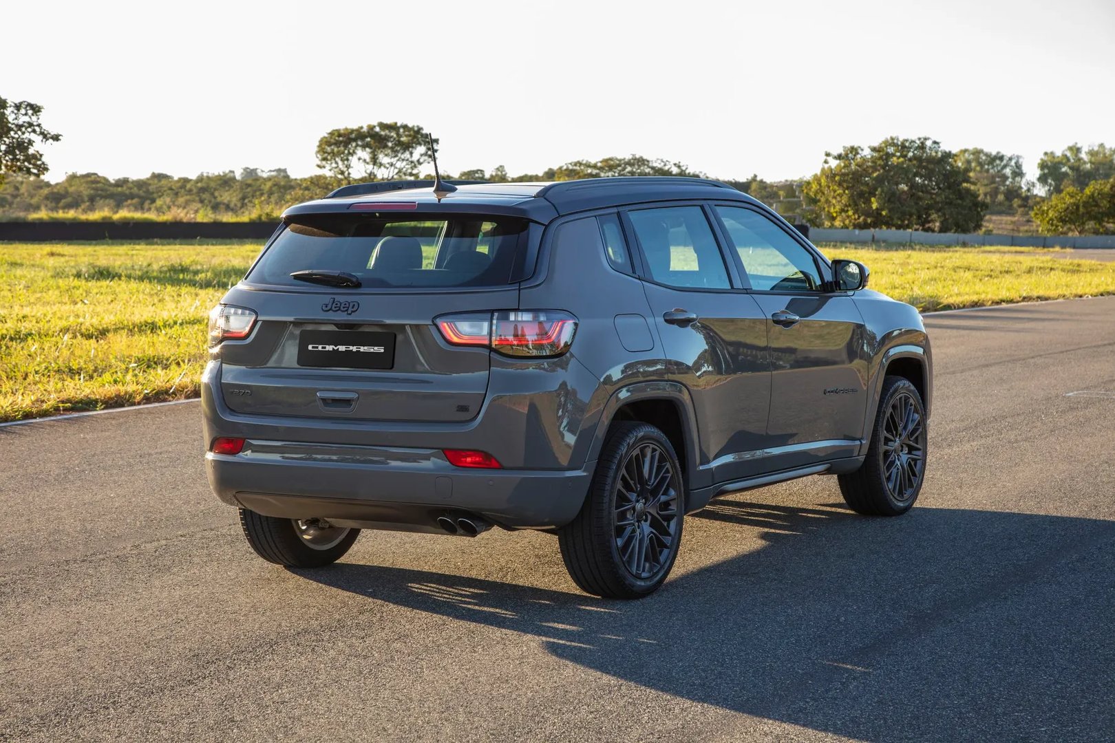Jeep_Compass_2_generation_restyling__SUV_5-doors__5.jpg