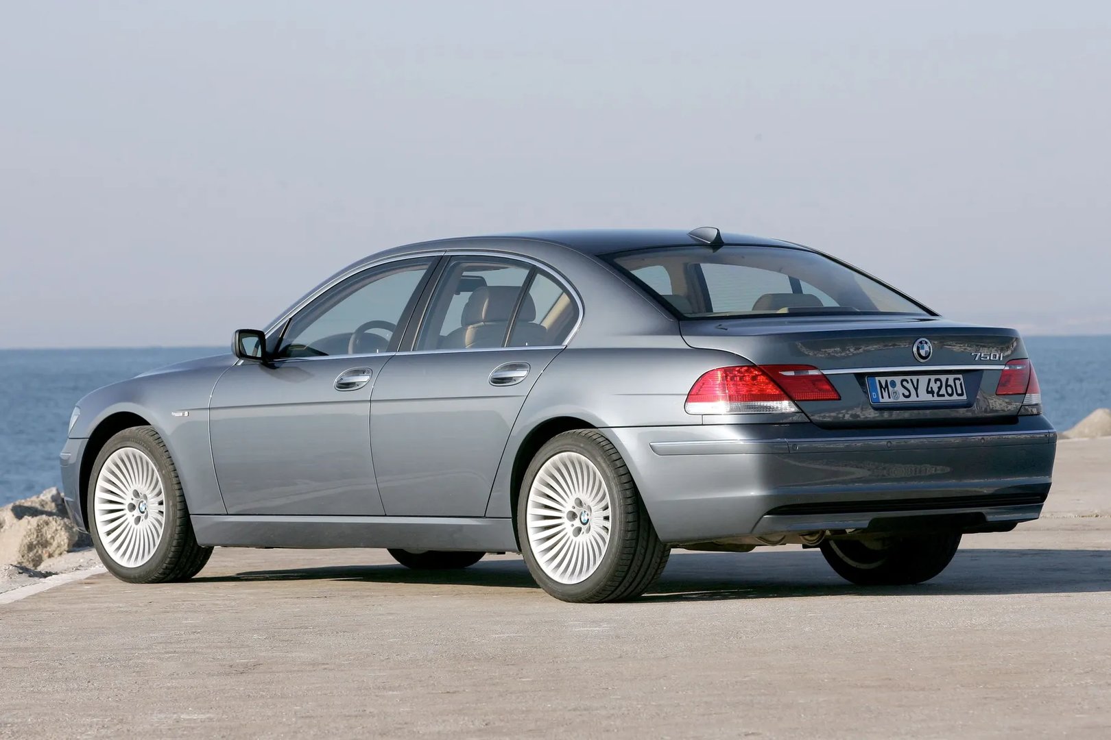 BMW_7_series_4_generation_restyling__Sedan__7.jpg