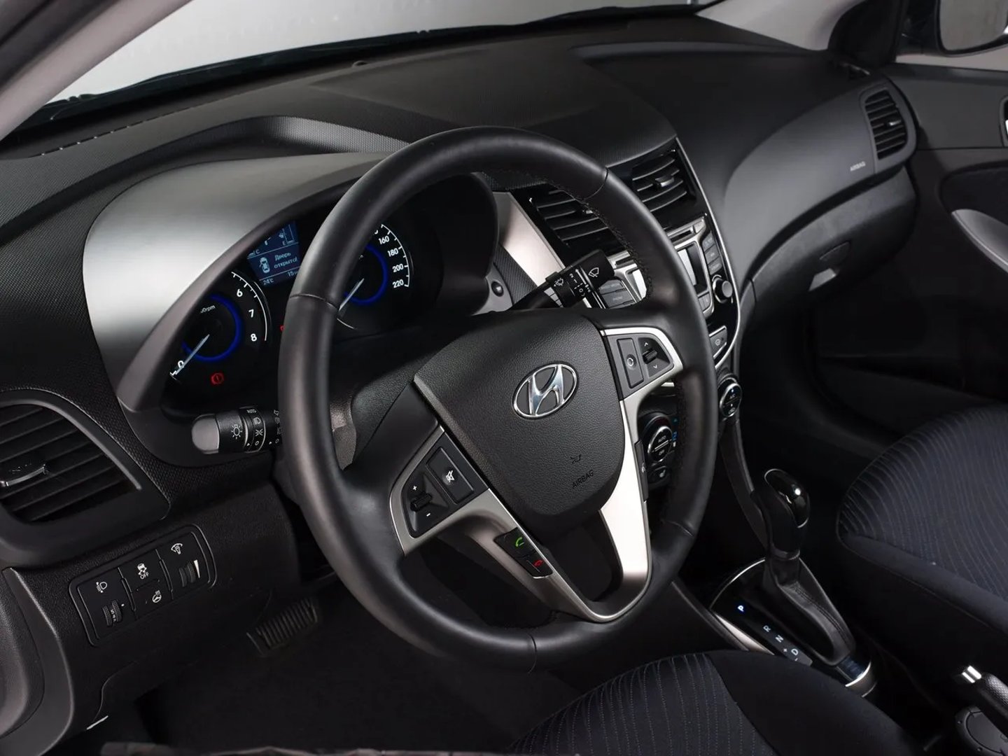 Hyundai_Solaris_1_generation_restyling__Hatchback_5-door__6.jpg