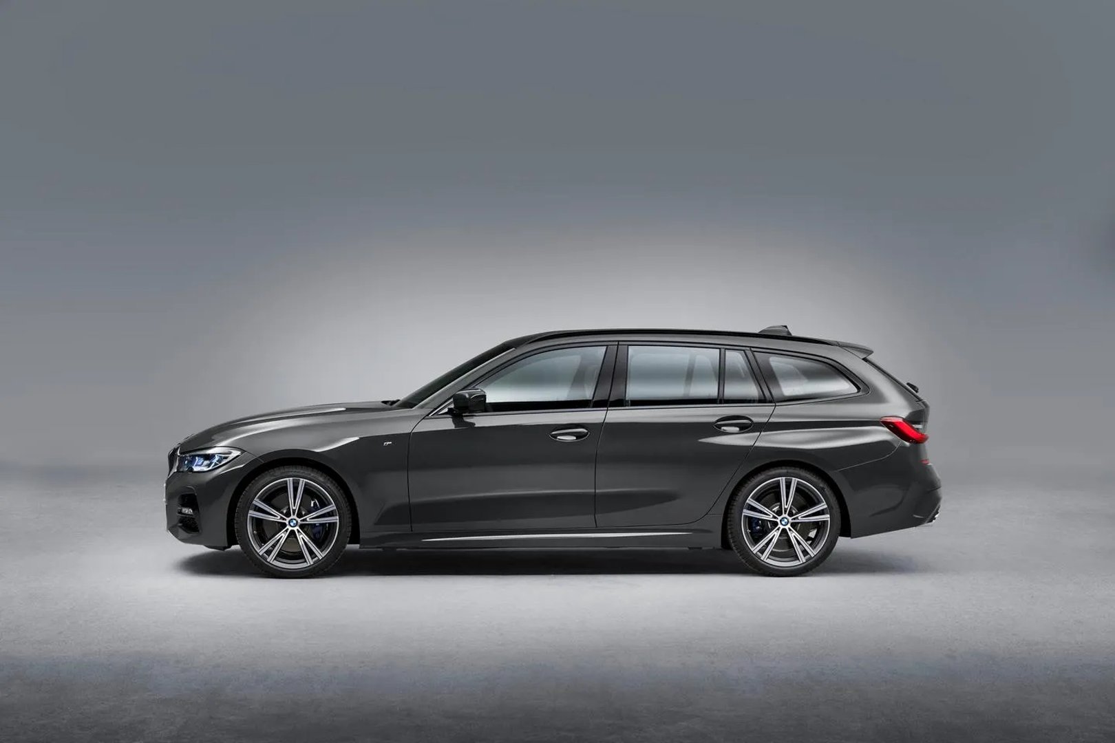 BMW_3_series_7_generation__Estate_5-door__1.jpg