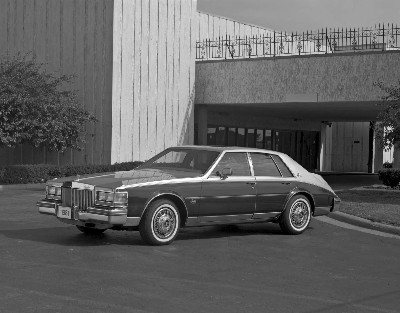 Cadillac_Seville_2_generation__Sedan__10.jpg