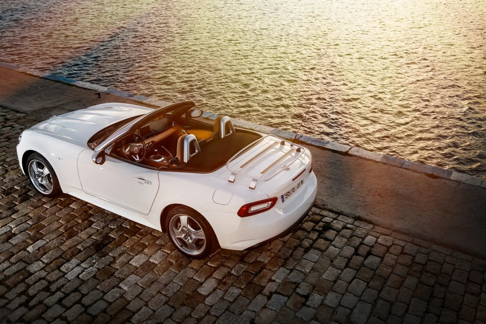 Fiat_124_Spider_1_generation__Roadster__10.jpg