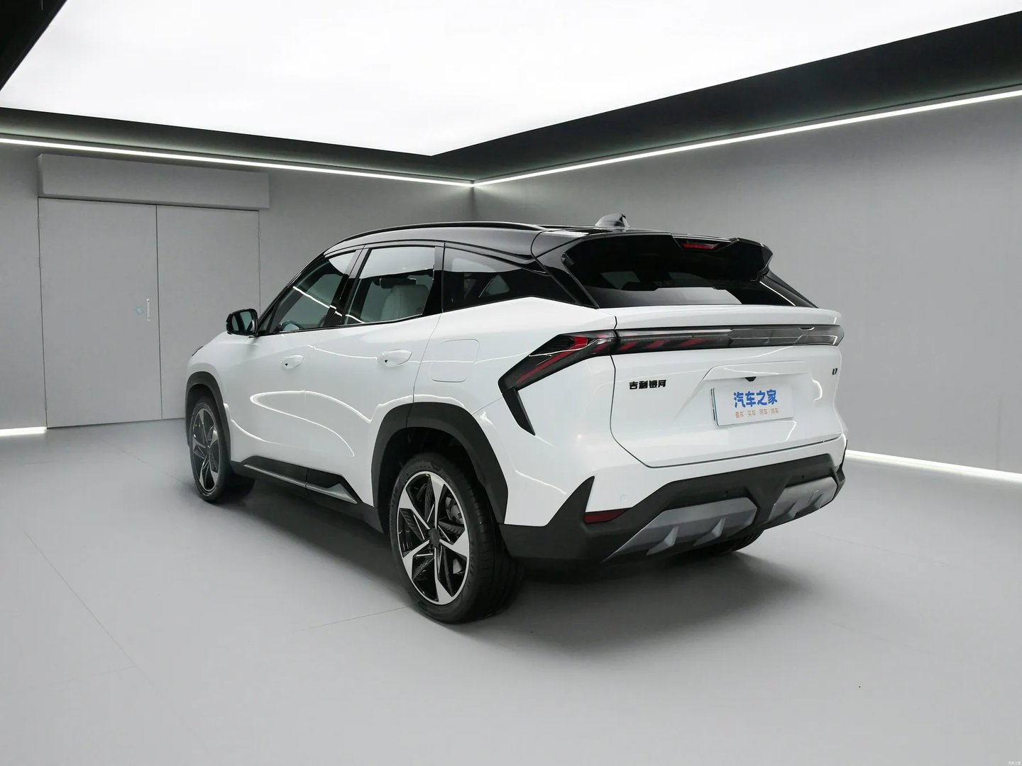 Geely_Galaxy_L7_1_generation__SUV_5-doors__10.jpg