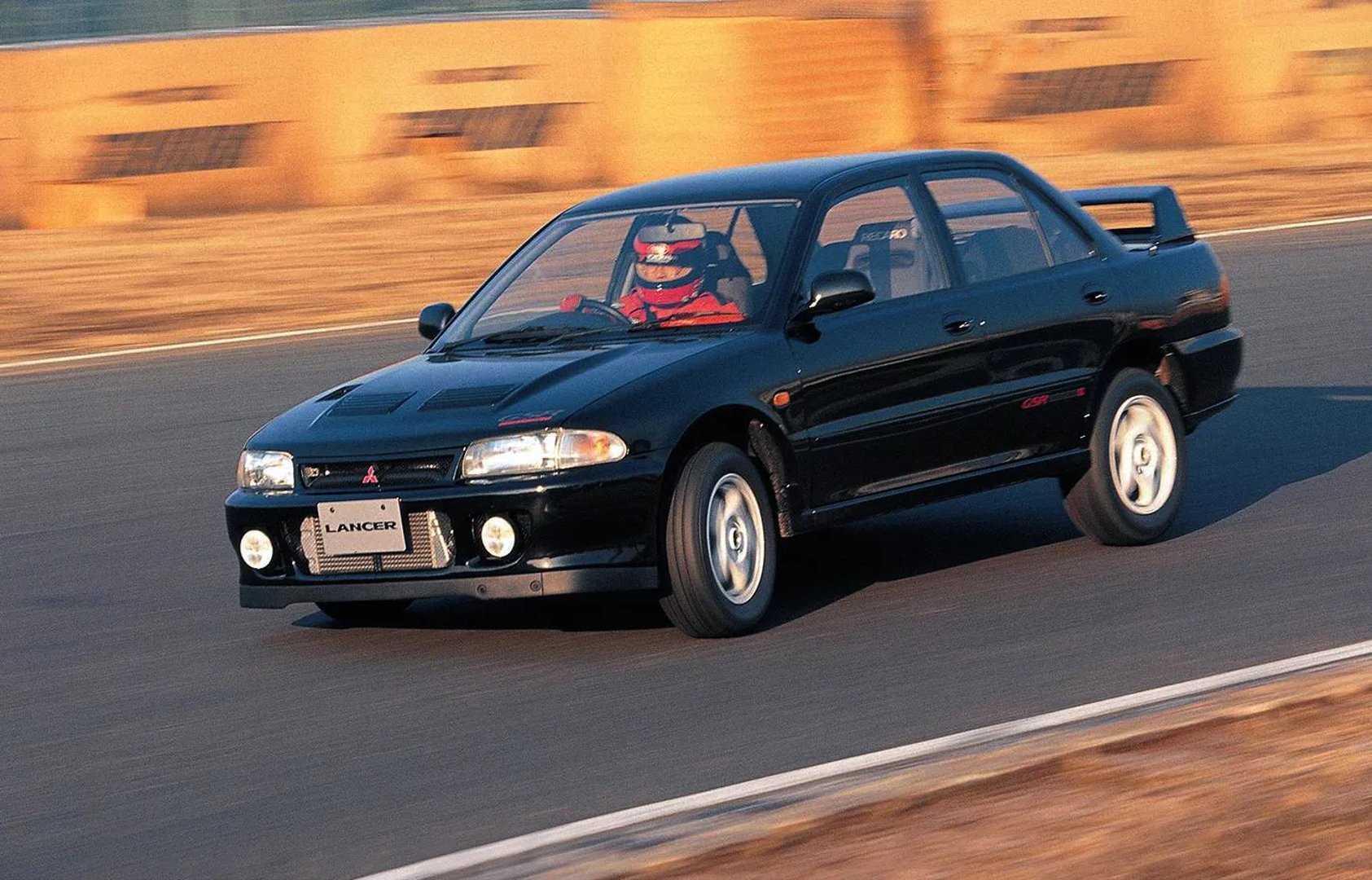 Mitsubishi_Lancer_Evolution_2_generation__Sedan__1.jpg