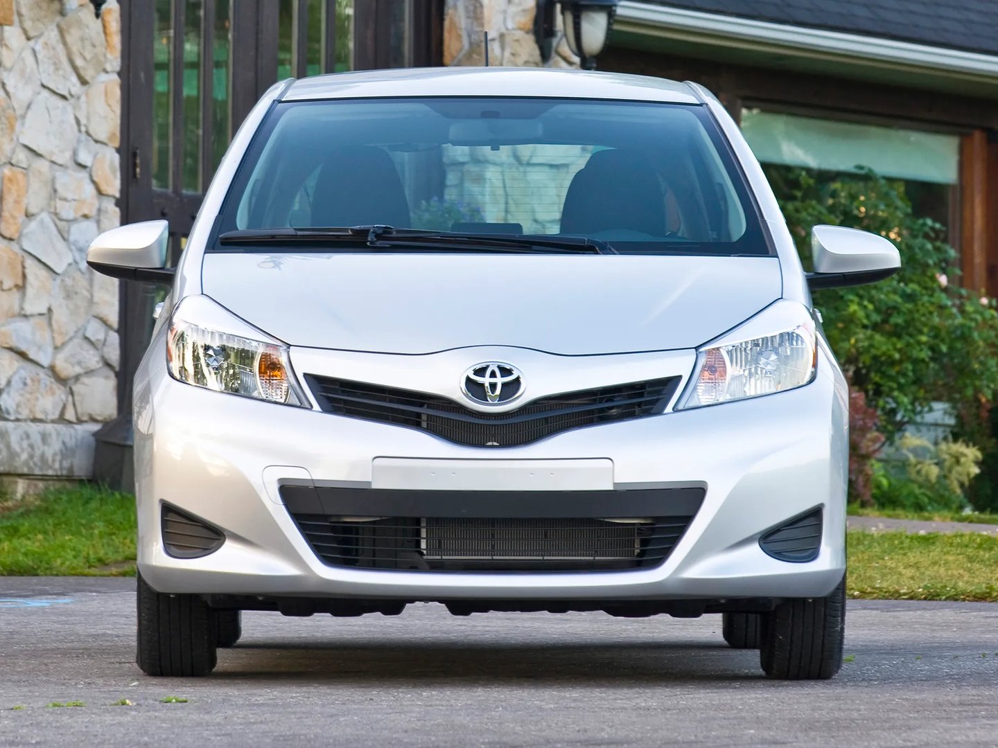 Toyota_Yaris_3_generation__Mini_5-doors__7.jpg