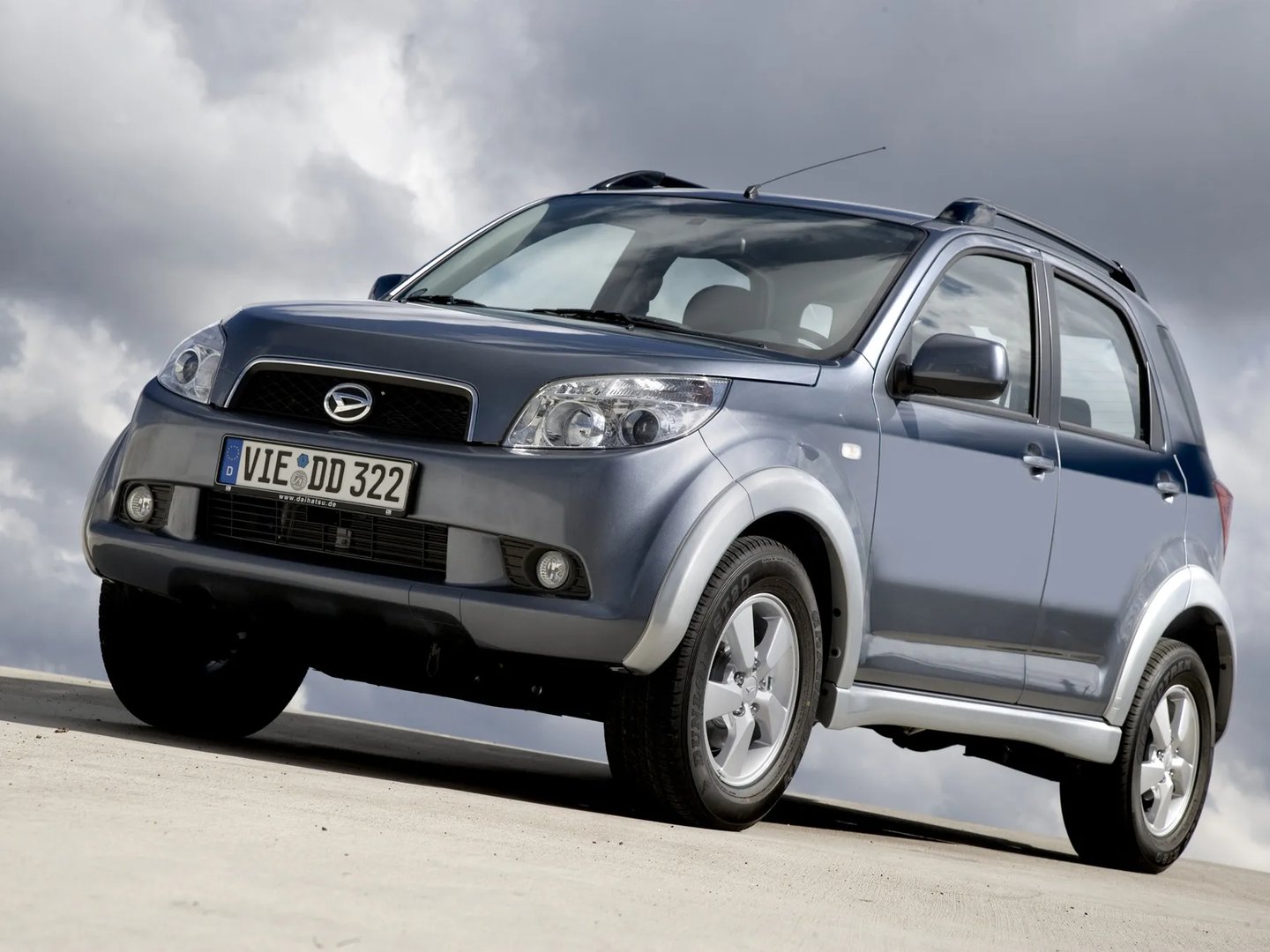 Daihatsu_Terios_2_generation__SUV_5-doors__4.jpg