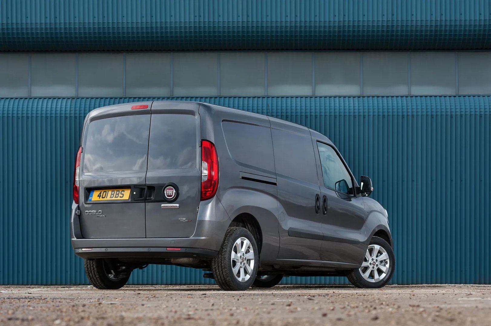 Fiat_Doblo_2_generation_restyling__Van_Long__3.jpg