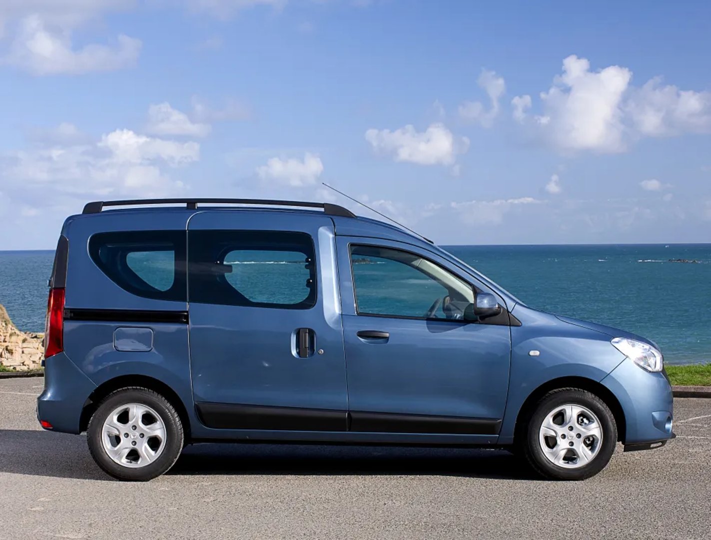 Dacia_Dokker_1_generation__Compact_Van__4.jpg