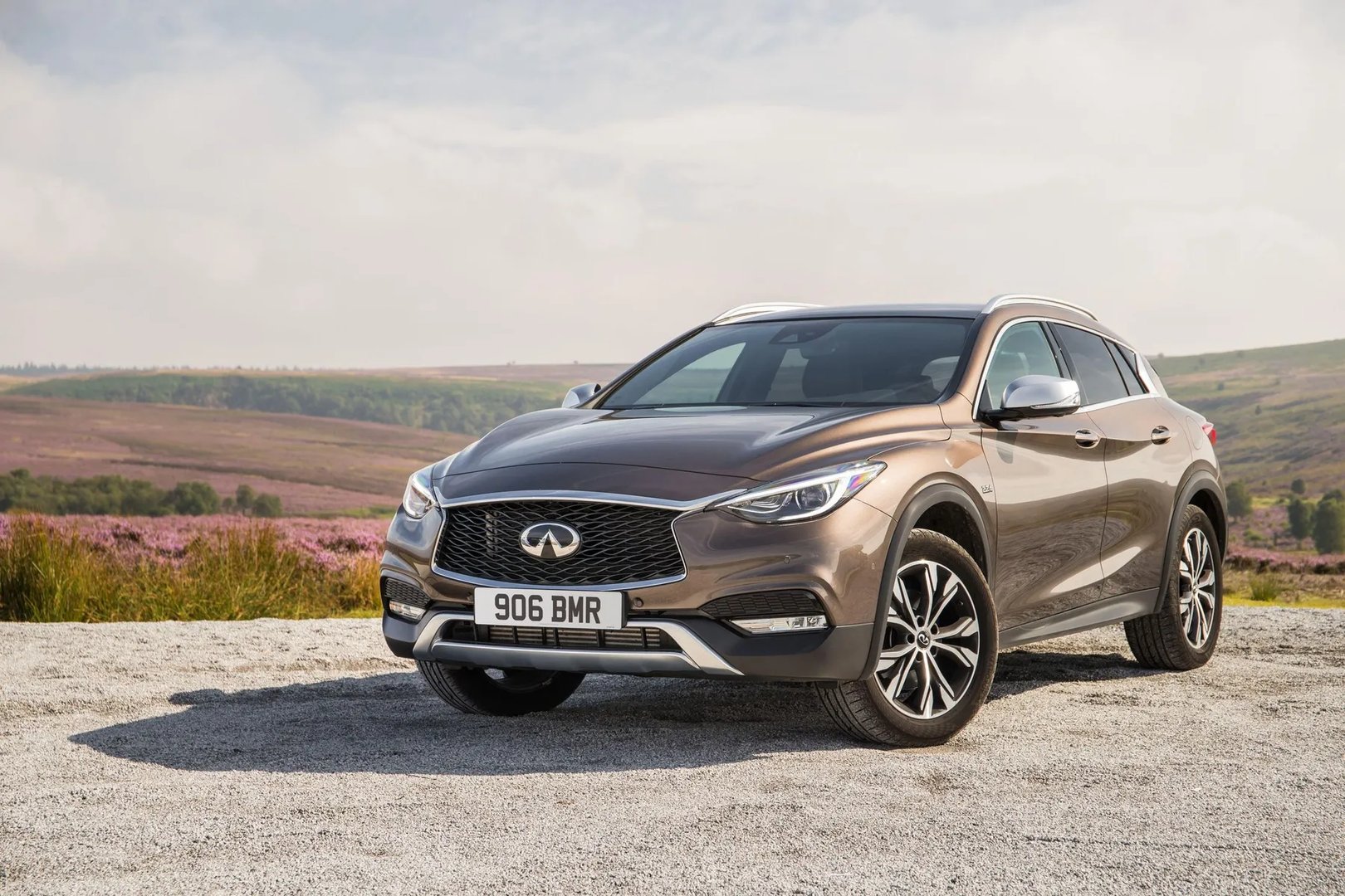 Infiniti_QX30_1_generation__SUV_5-doors__11.jpg