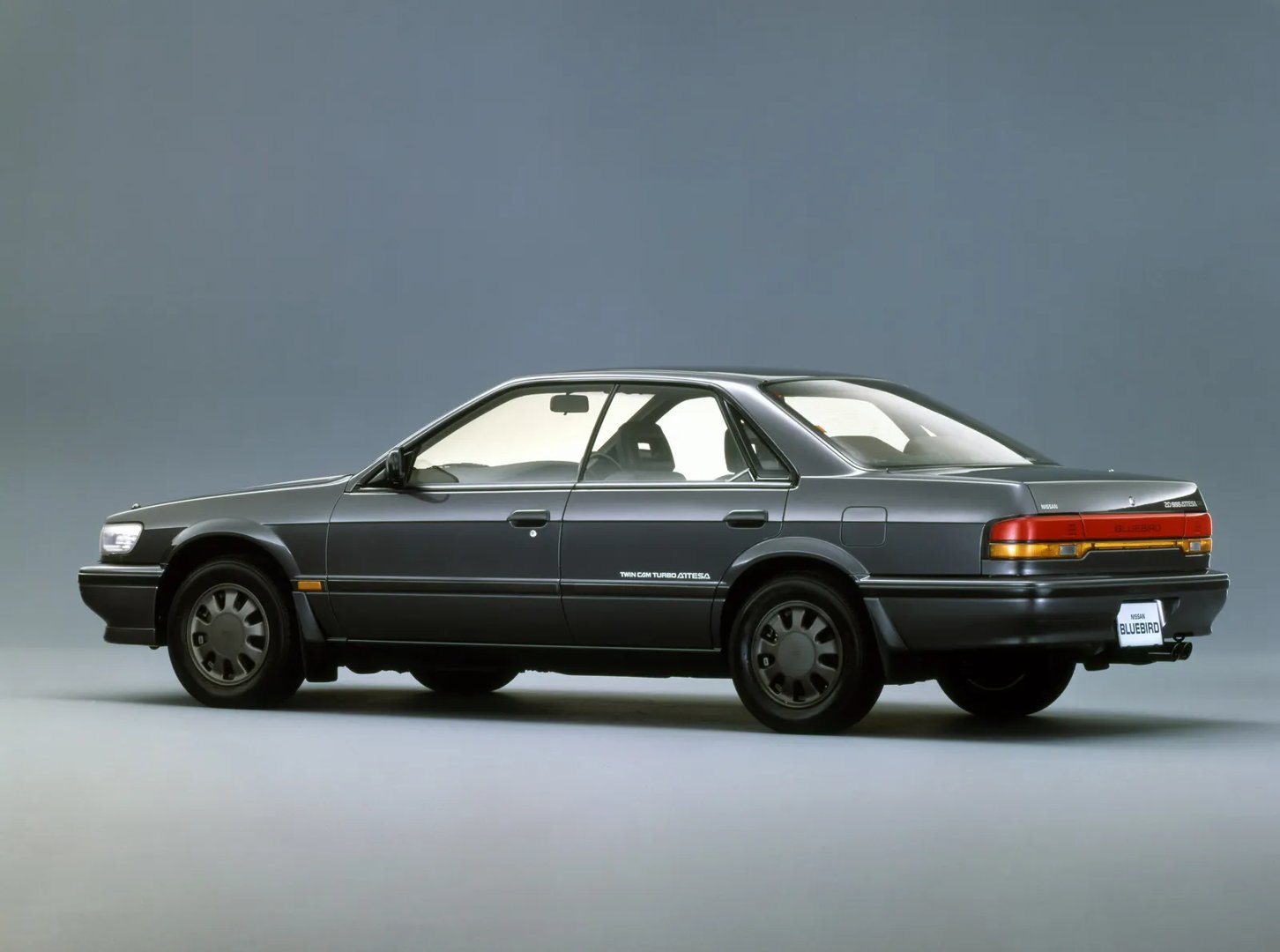 Nissan_Bluebird_8_generation__Sedan__6.jpg