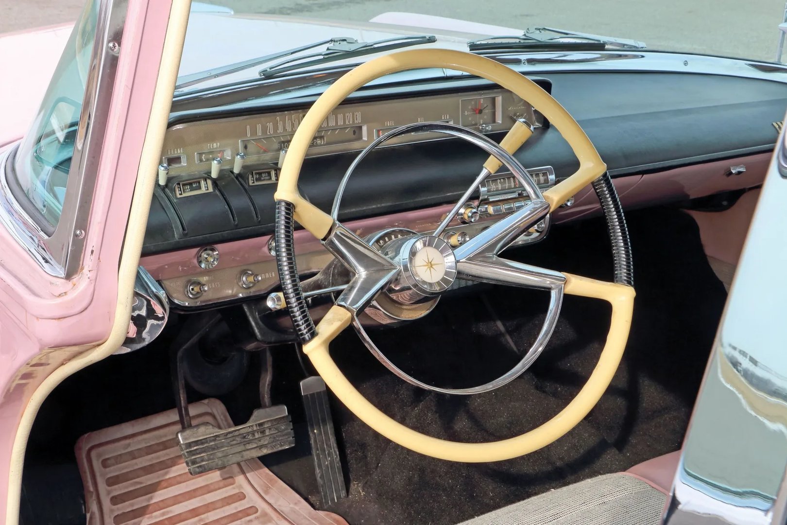 Lincoln_Premiere_1_generation__Sedan__6.jpg