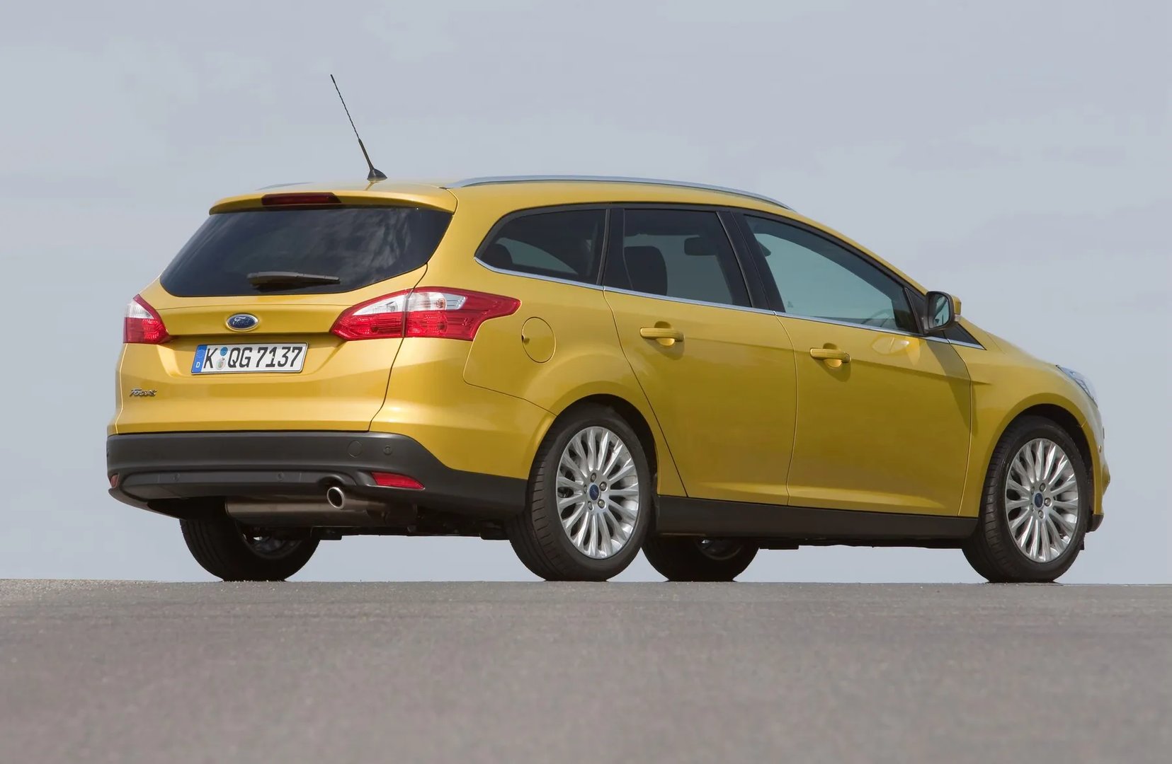 Ford_Focus_3_generation__Estate_5-door__10.jpg